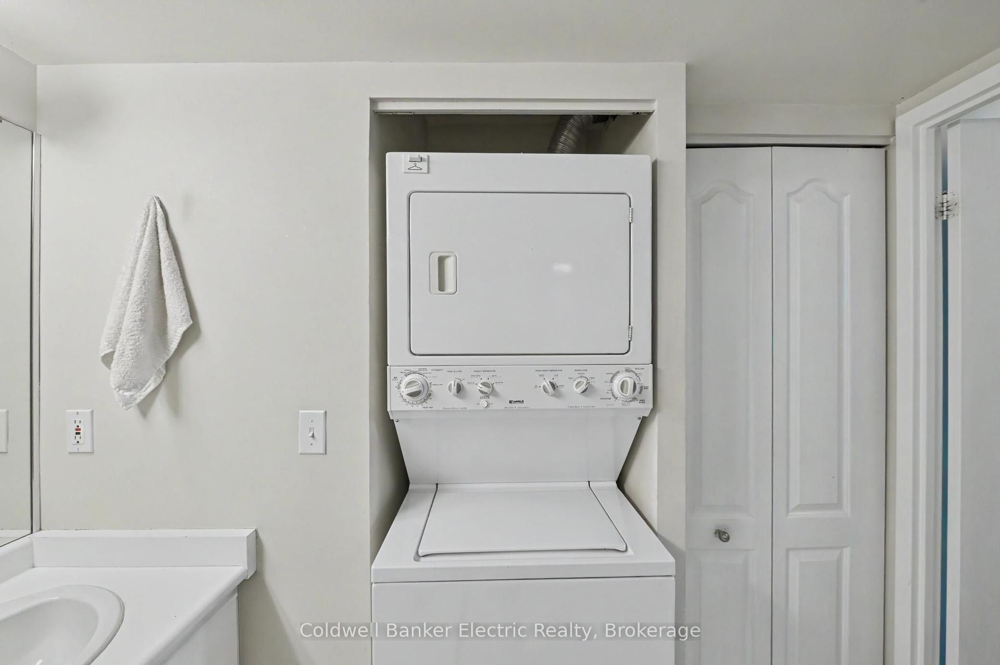 712 Rossland Road E 1011 Property Photo 41