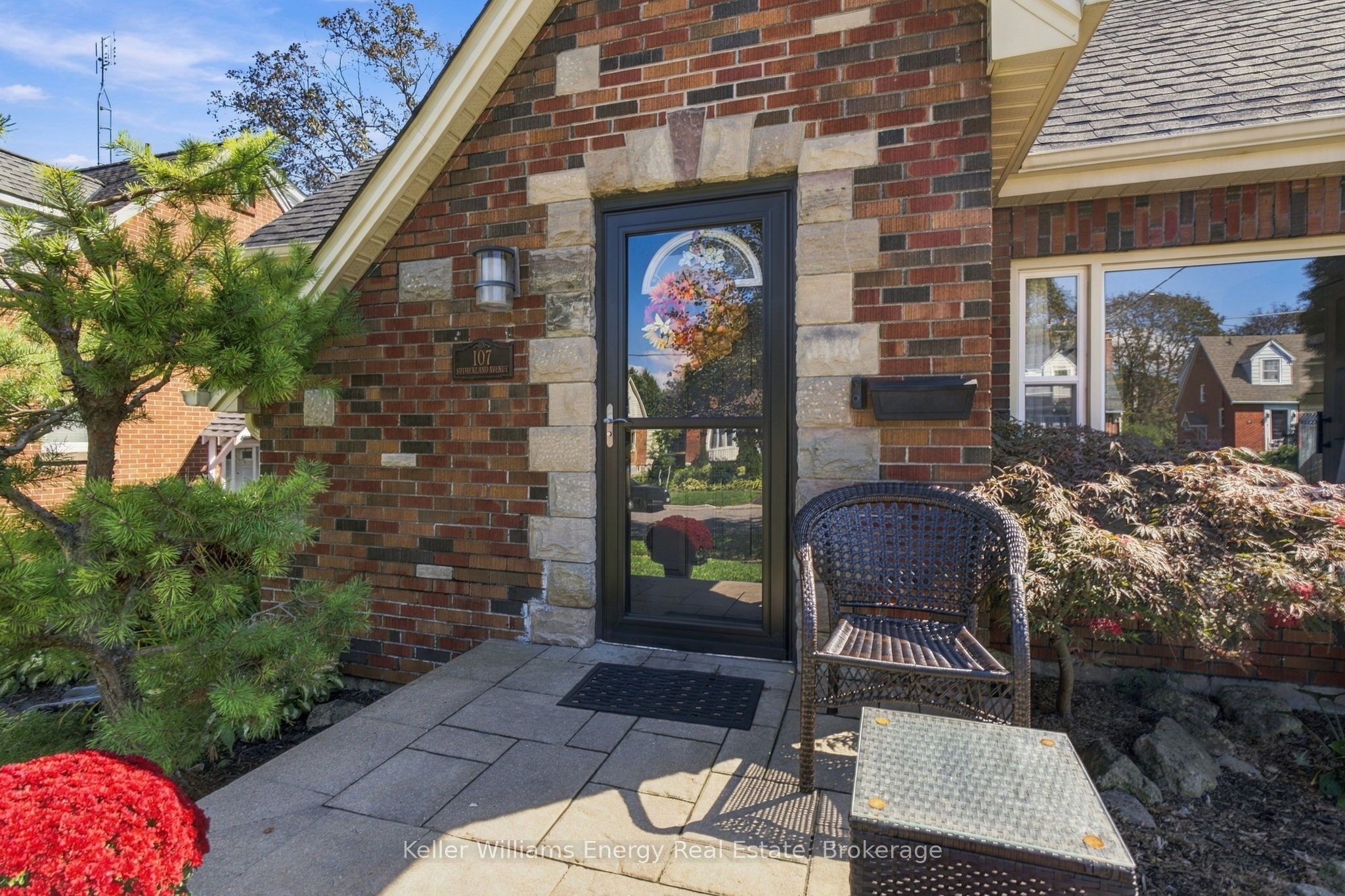 107 Sutherland Avenue Property Photo 3