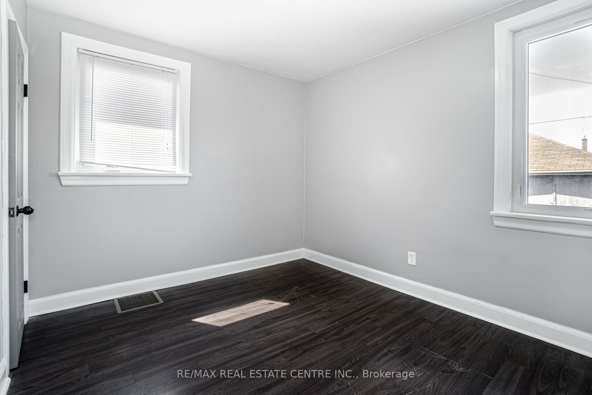 102 Wilson Road S Upper Level Property Photo 18