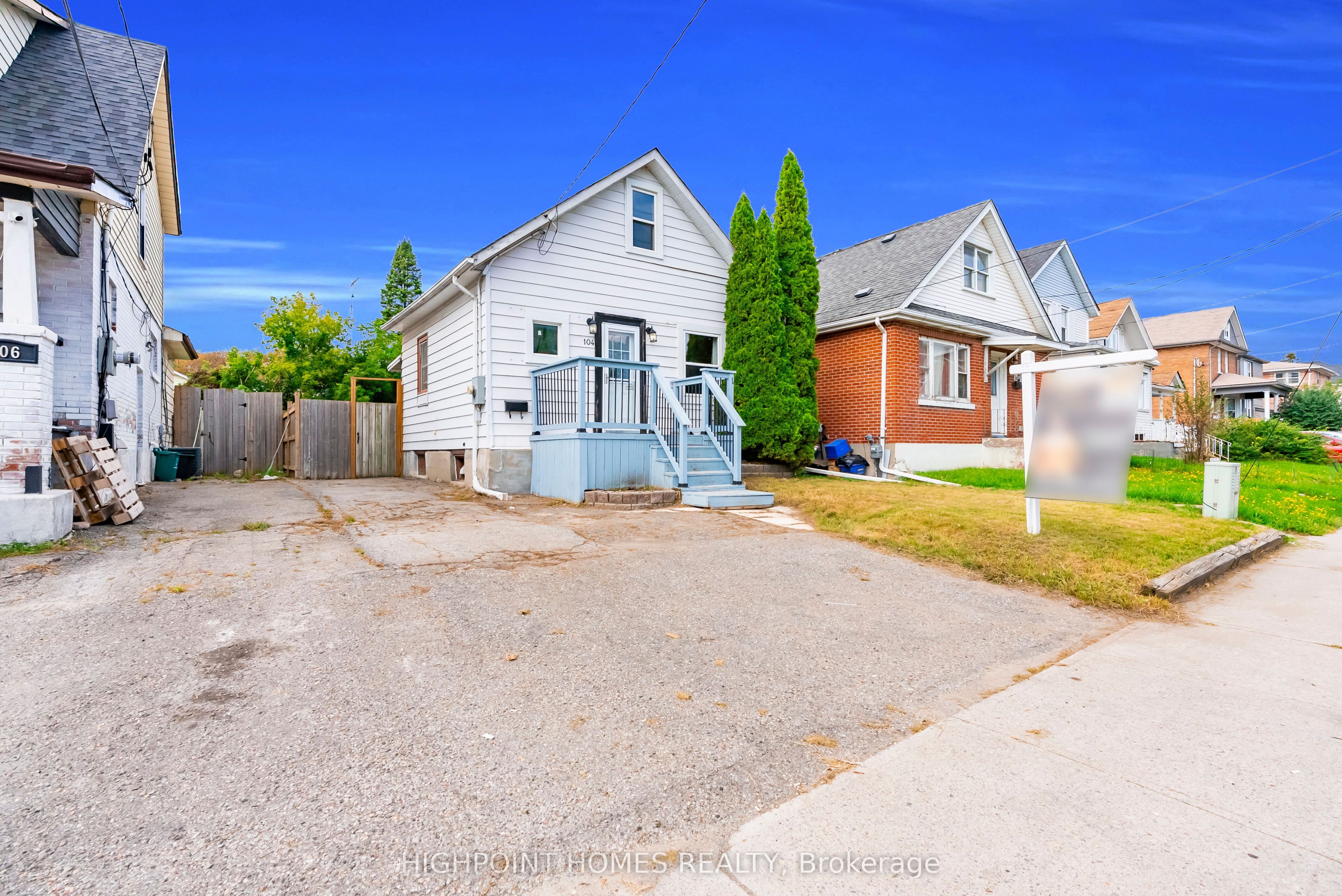 104 Park Road S Property Photo 2