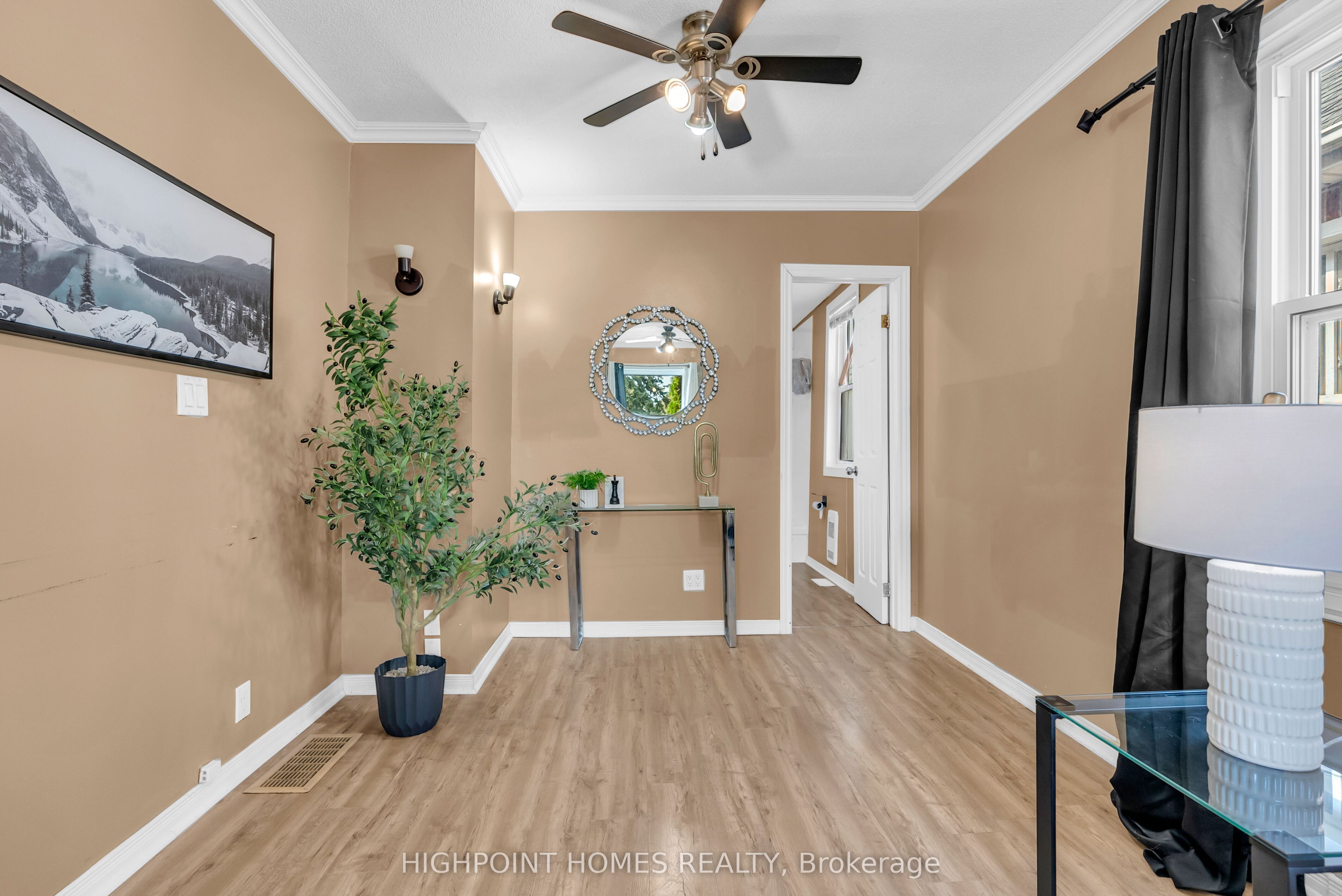 104 Park Road S Property Photo 12