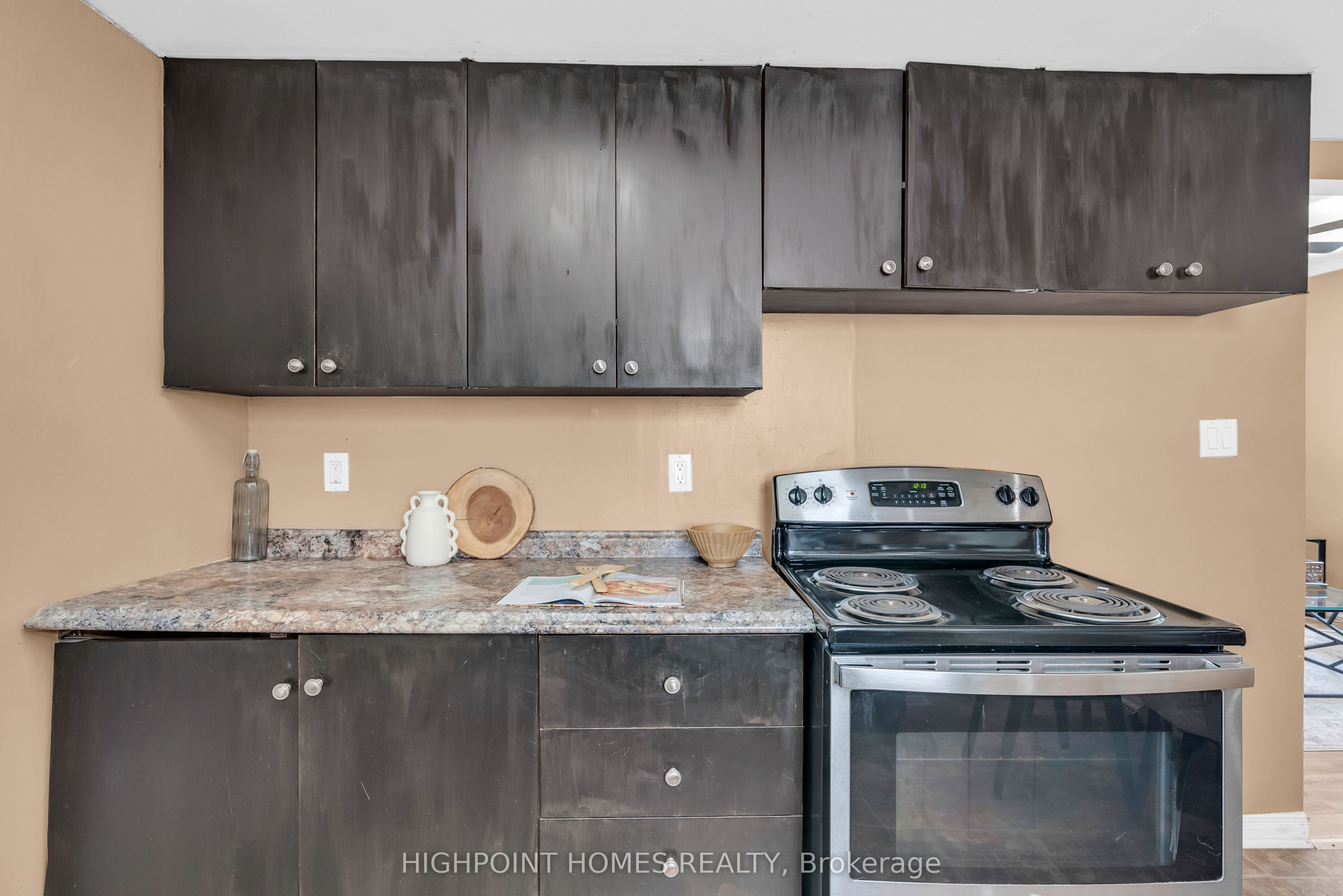 104 Park Road S Property Photo 15