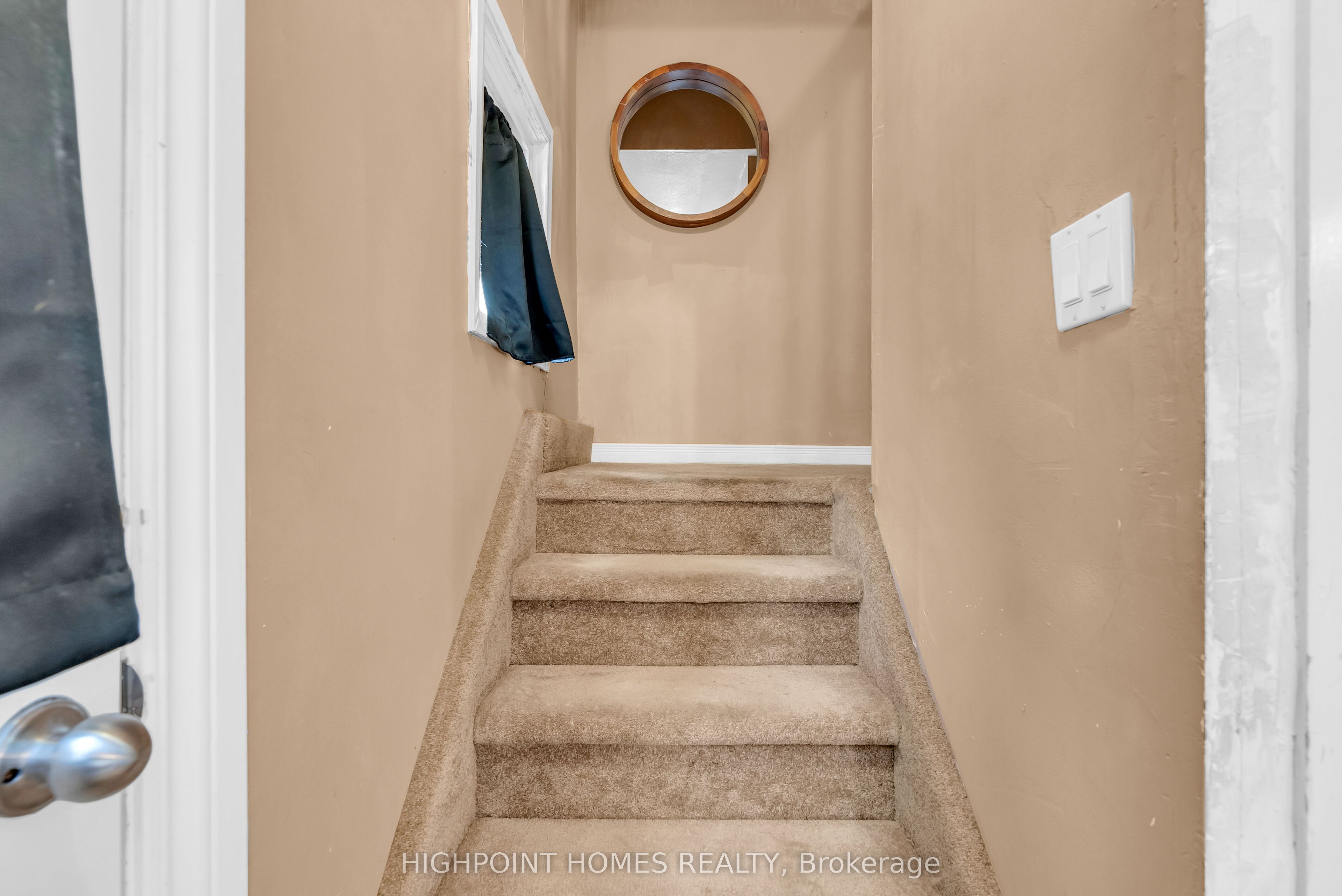 104 Park Road S Property Photo 21