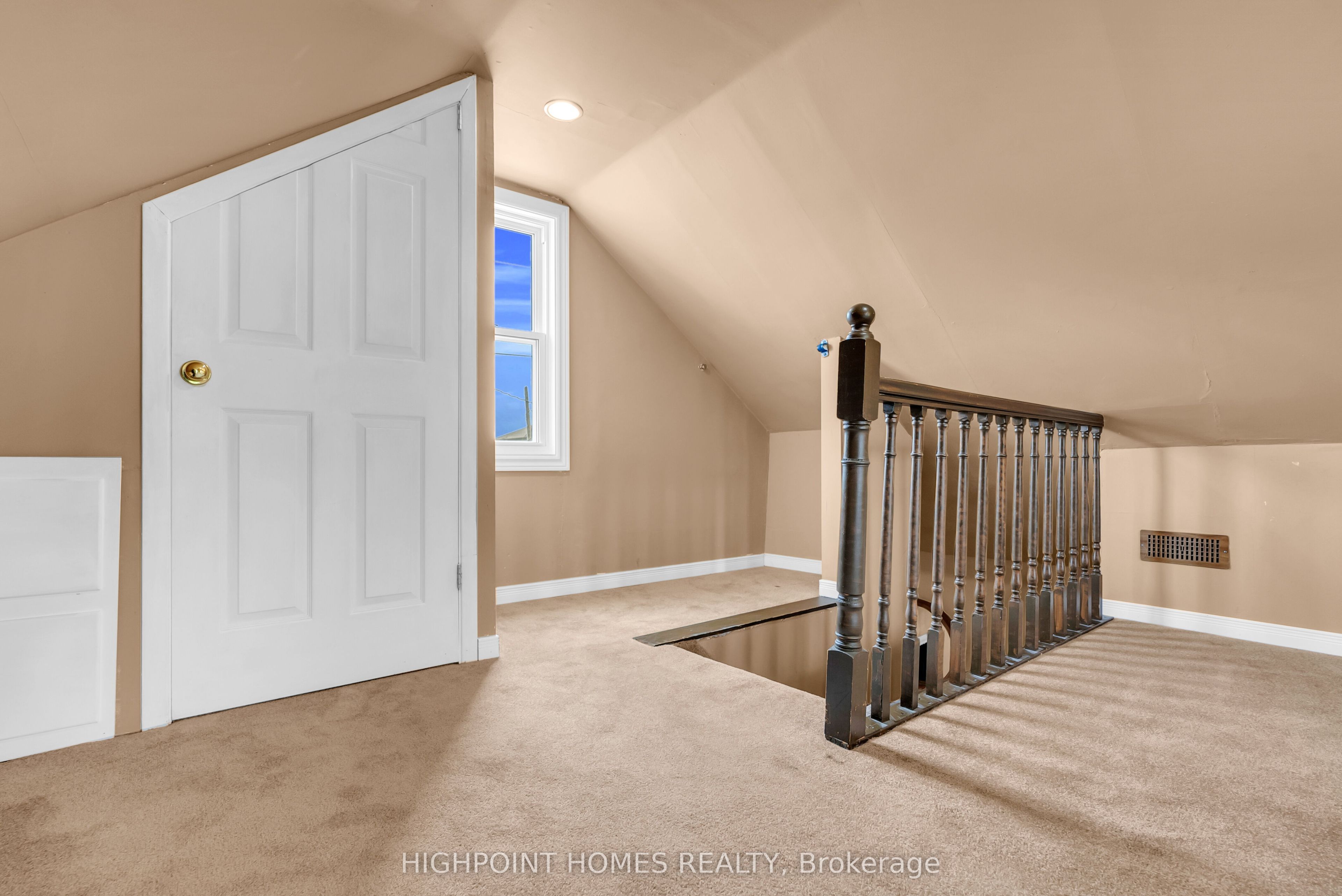 104 Park Road S Property Photo 22