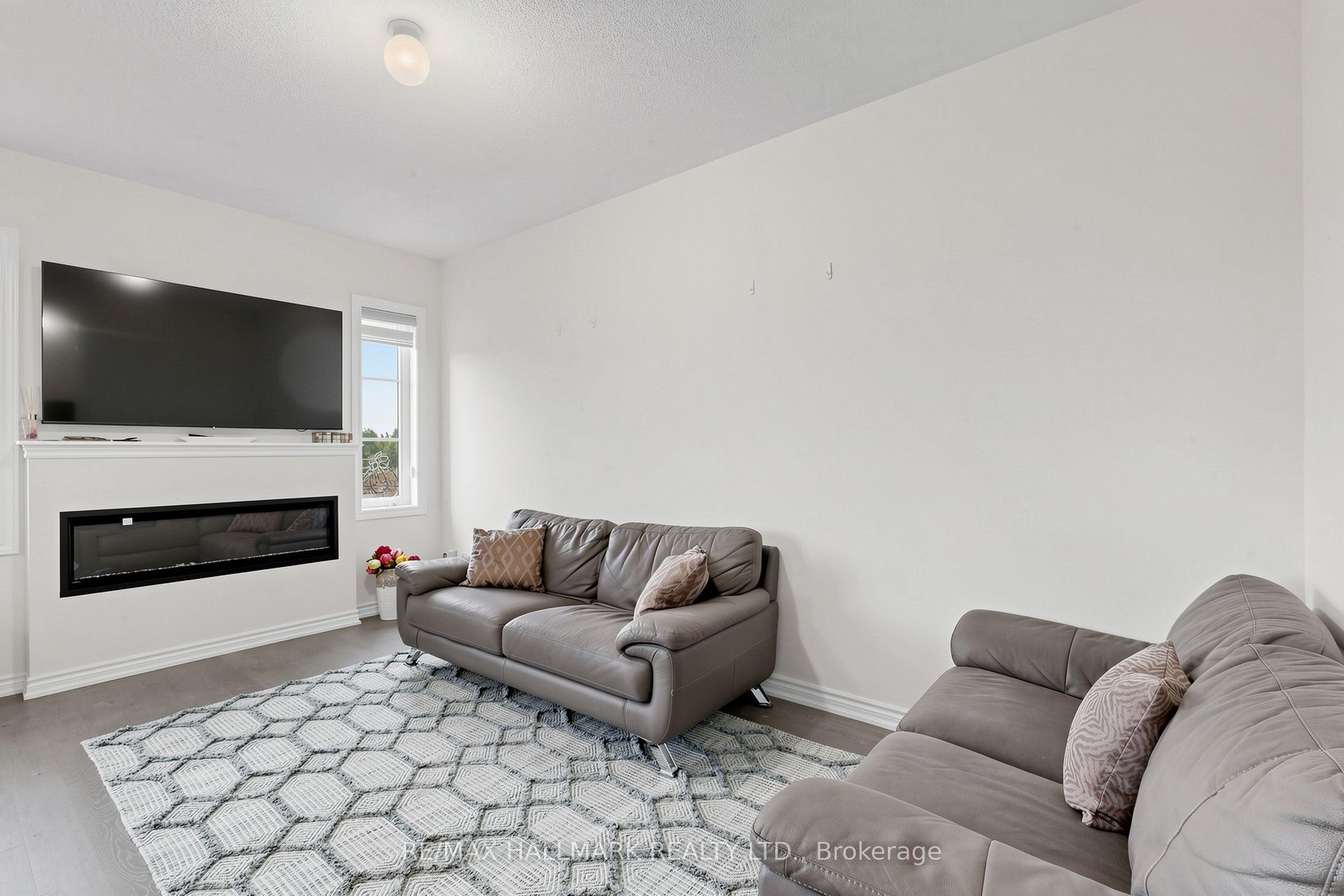 6 Peter Hogg Court Property Photo 7
