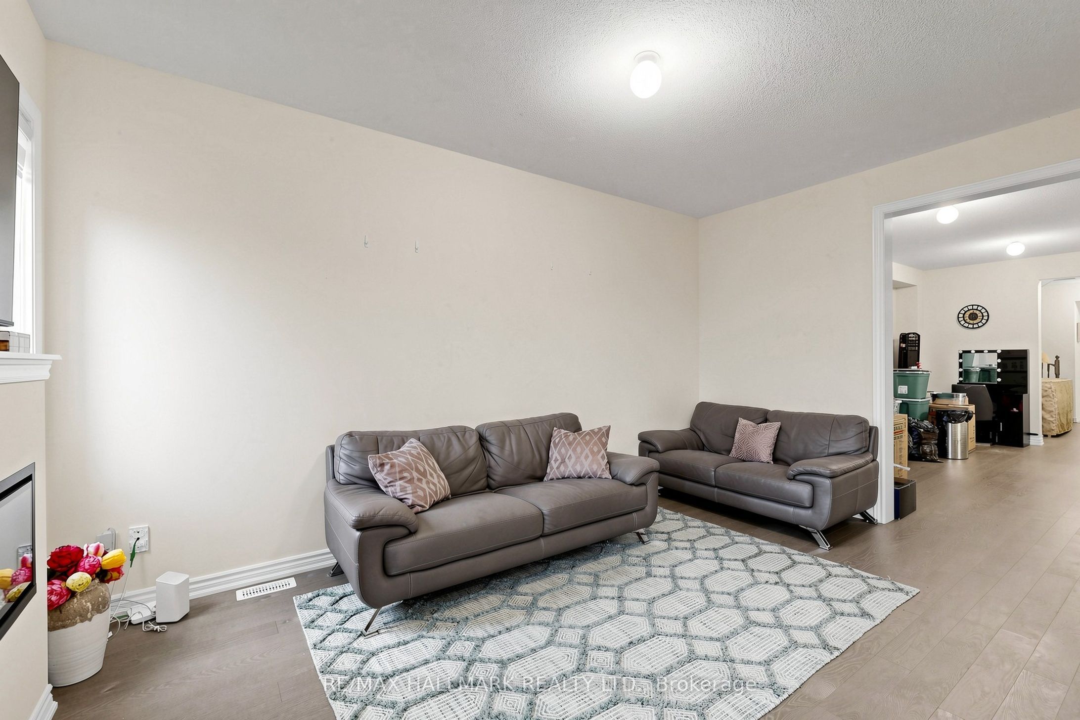 6 Peter Hogg Court Property Photo 9