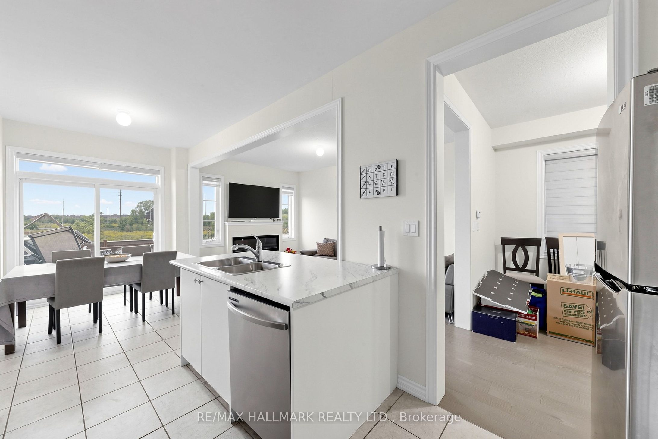 6 Peter Hogg Court Property Photo 11