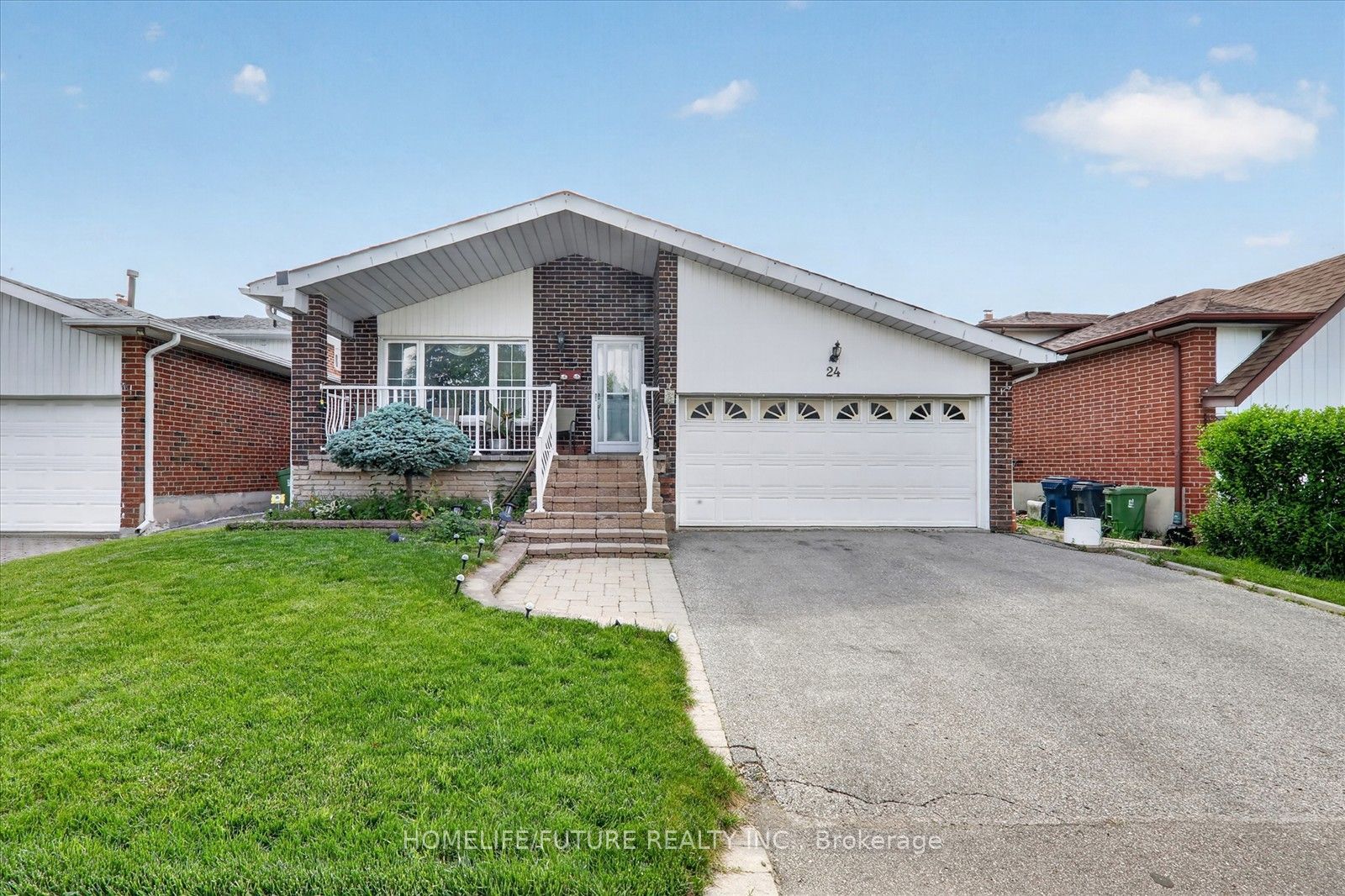 24 Cleethorpes Boulevard Property Photo 1