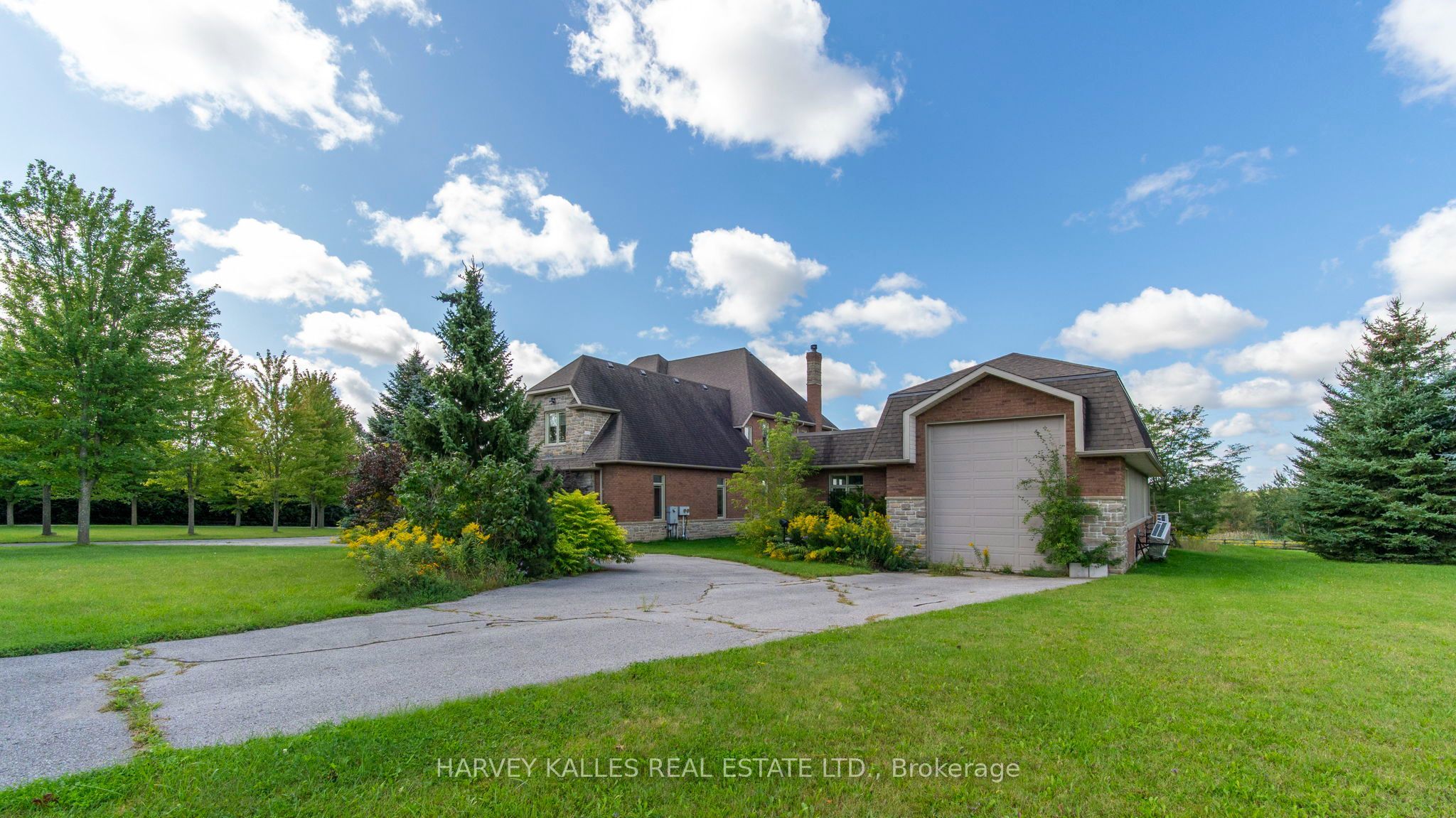 7472 Ashburn Road Property Photo 4
