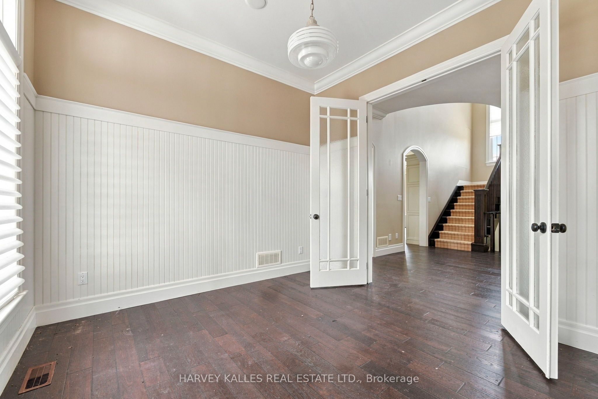 7472 Ashburn Road Property Photo 9