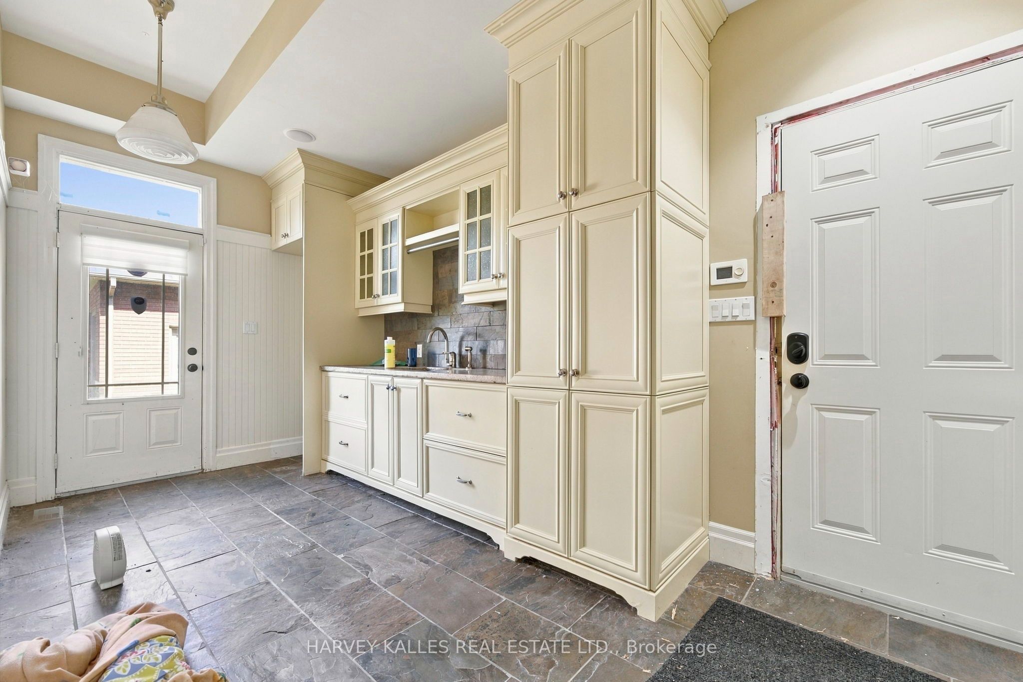 7472 Ashburn Road Property Photo 11