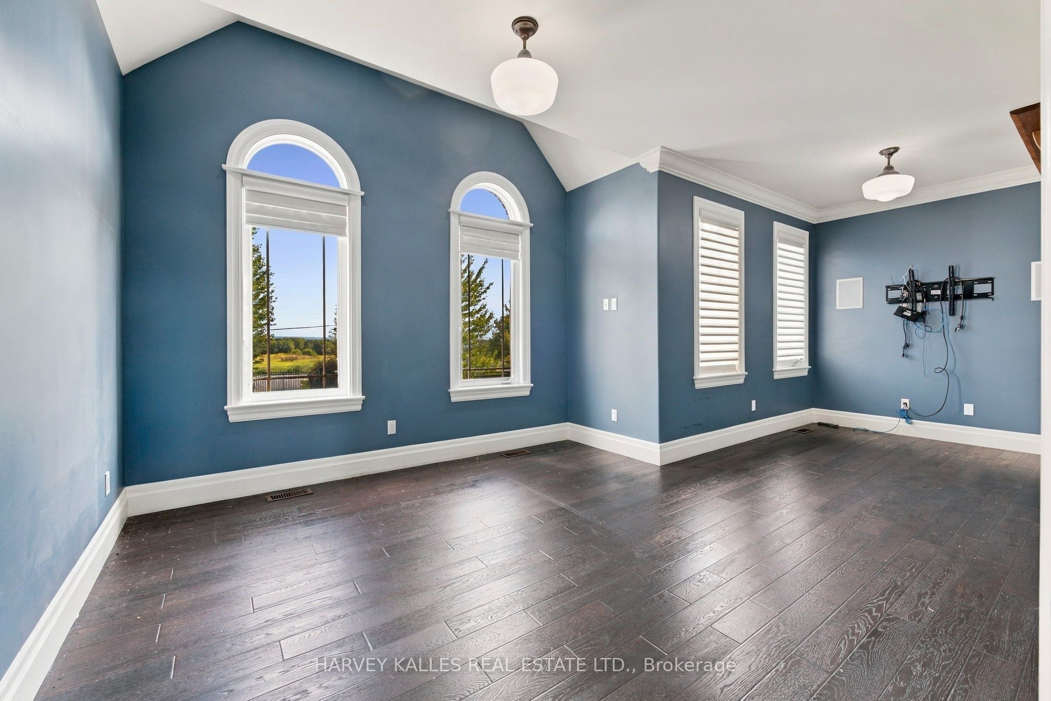 7472 Ashburn Road Property Photo 27