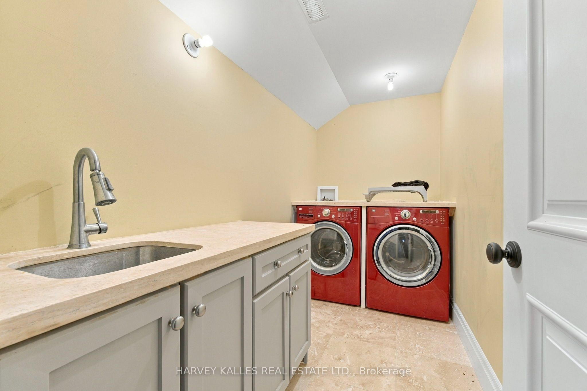7472 Ashburn Road Property Photo 38