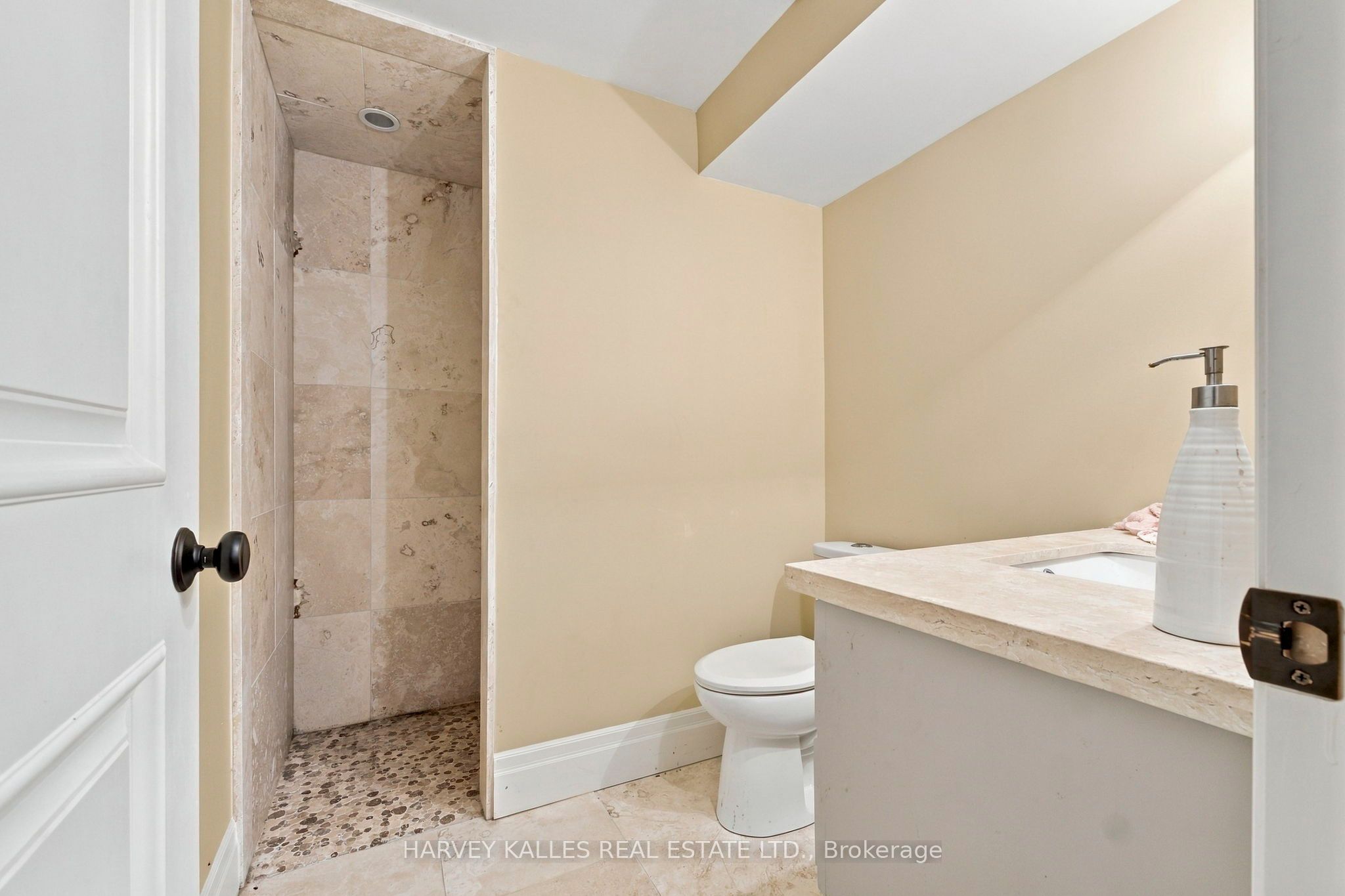 7472 Ashburn Road Property Photo 39