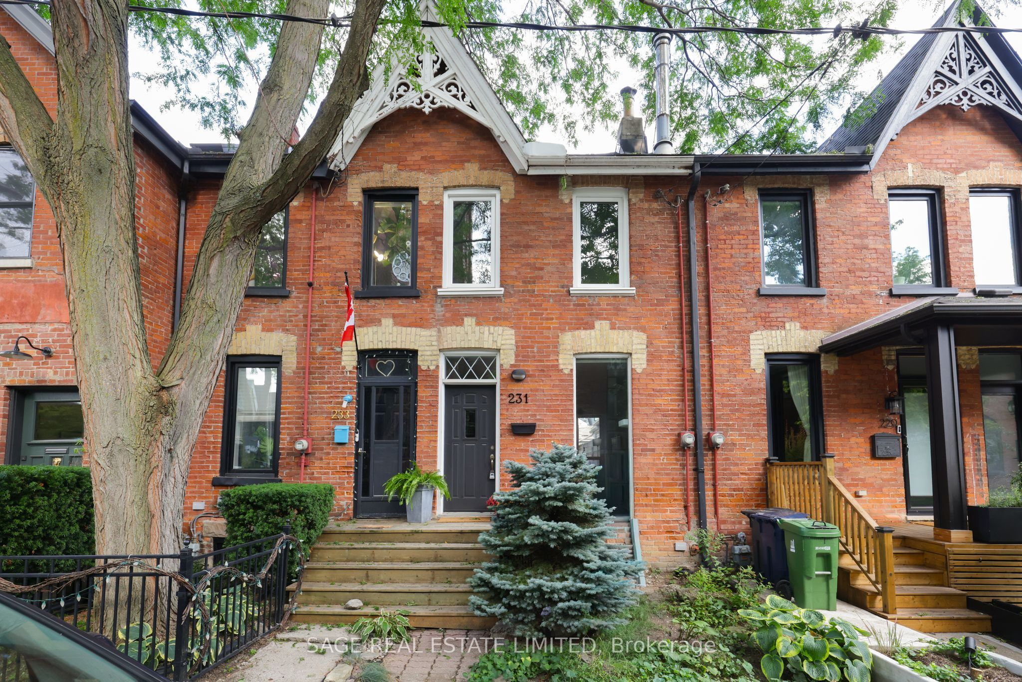 231 Boulton Avenue Property Photo 1