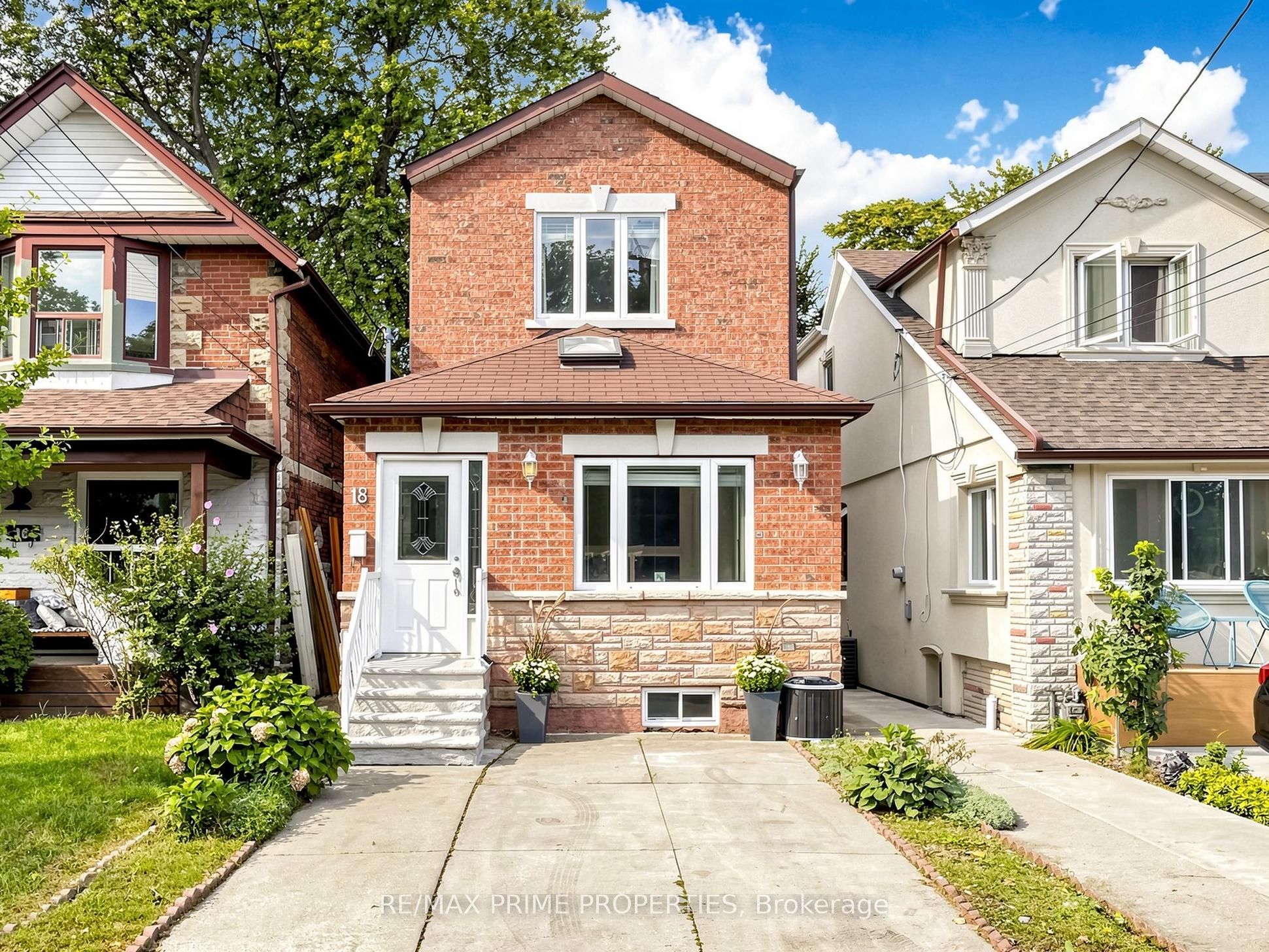18 Dentonia Park Avenue S