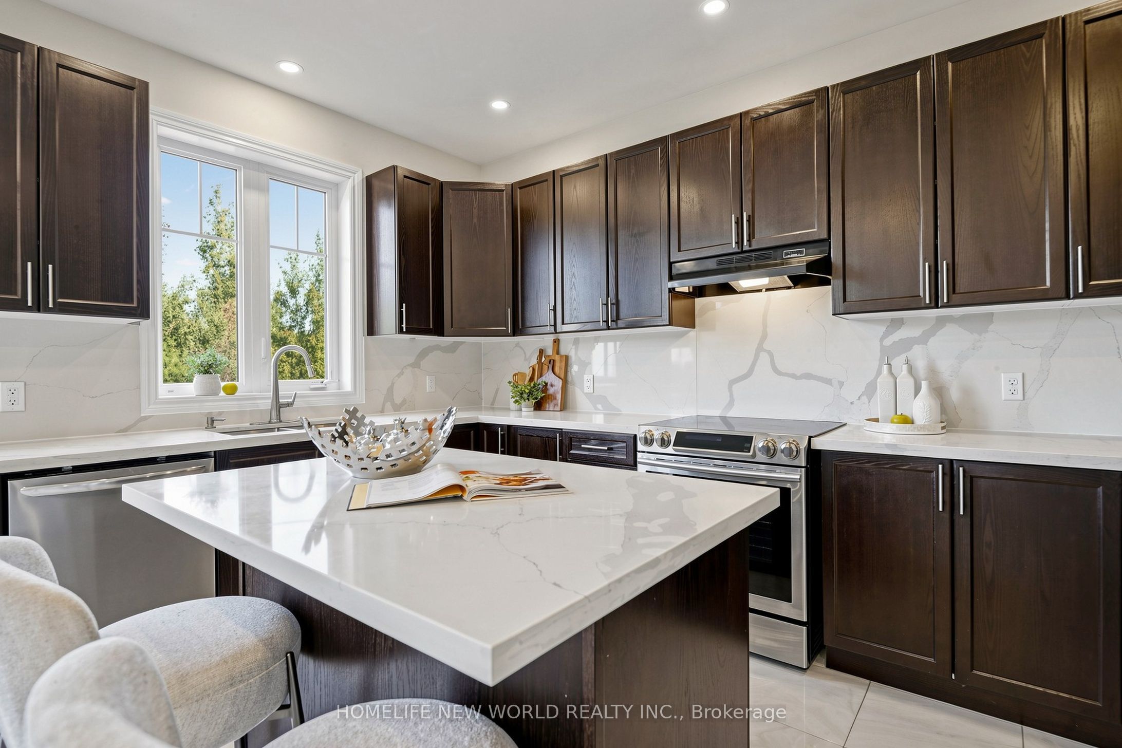 2458 Bridle Road Property Photo 15