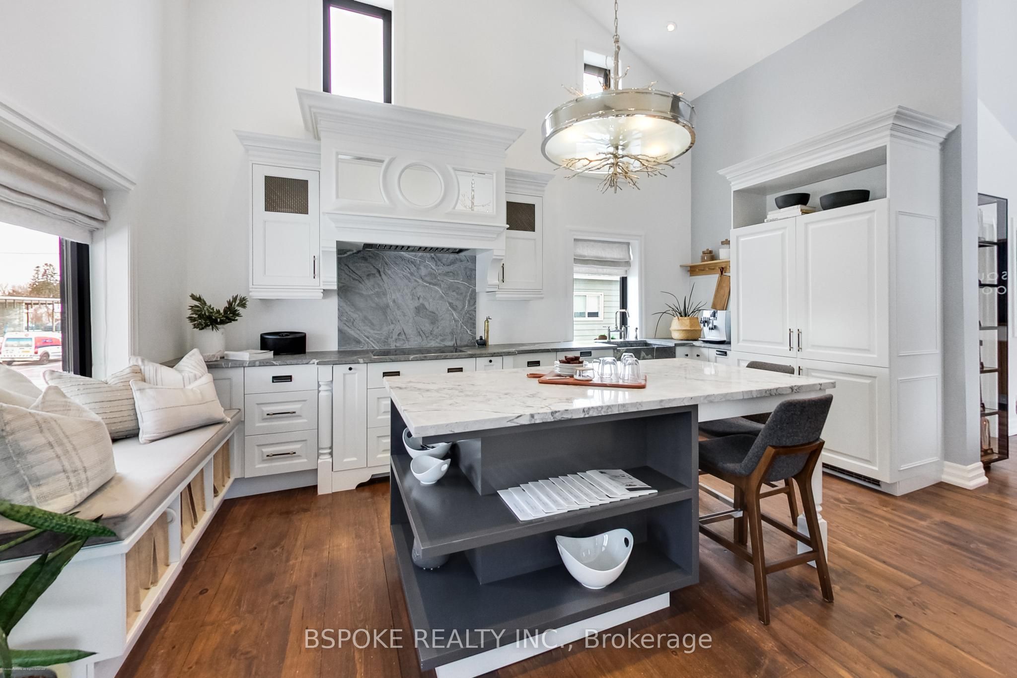 578 Kingston Road W Property Photo 6