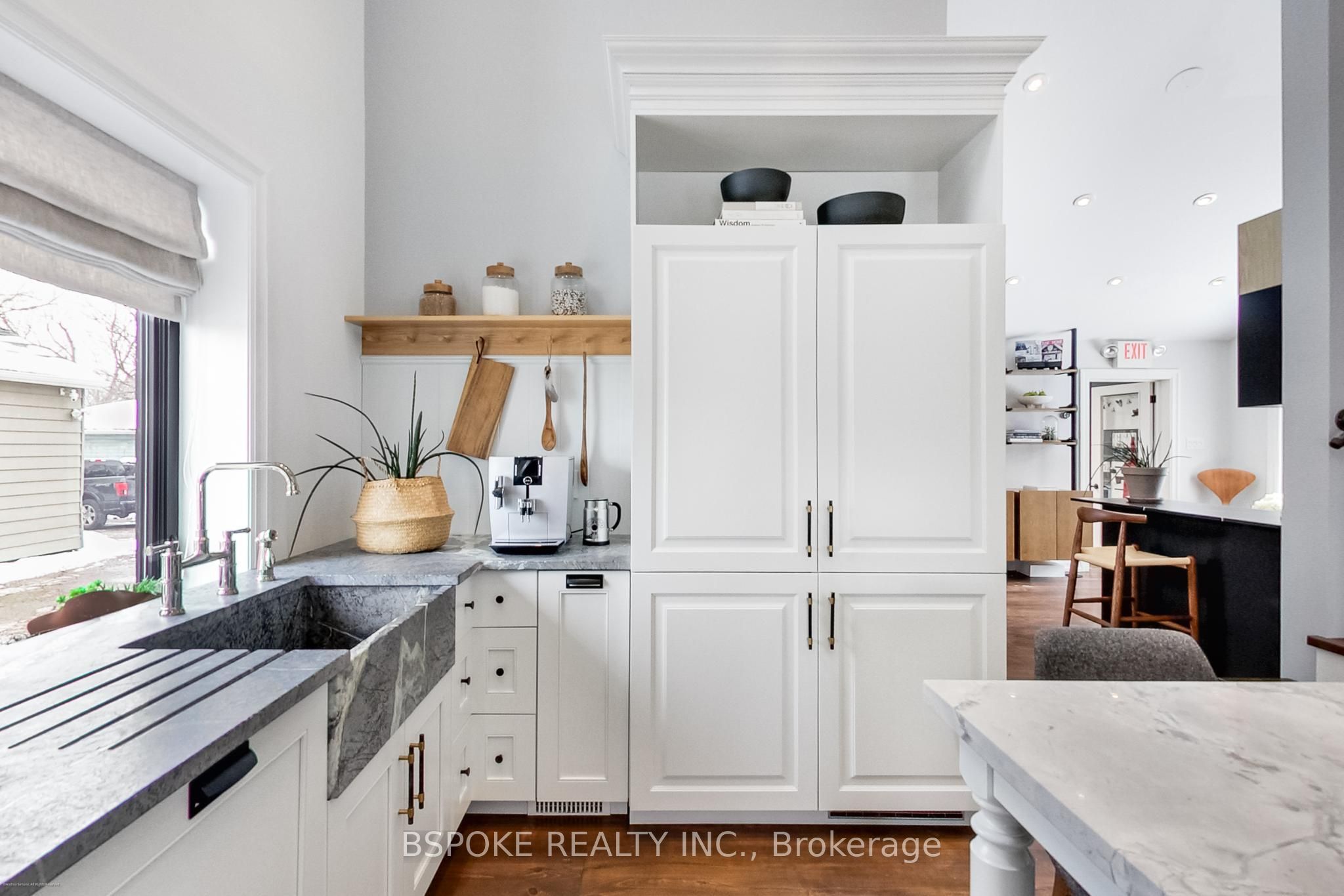578 Kingston Road W Property Photo 12