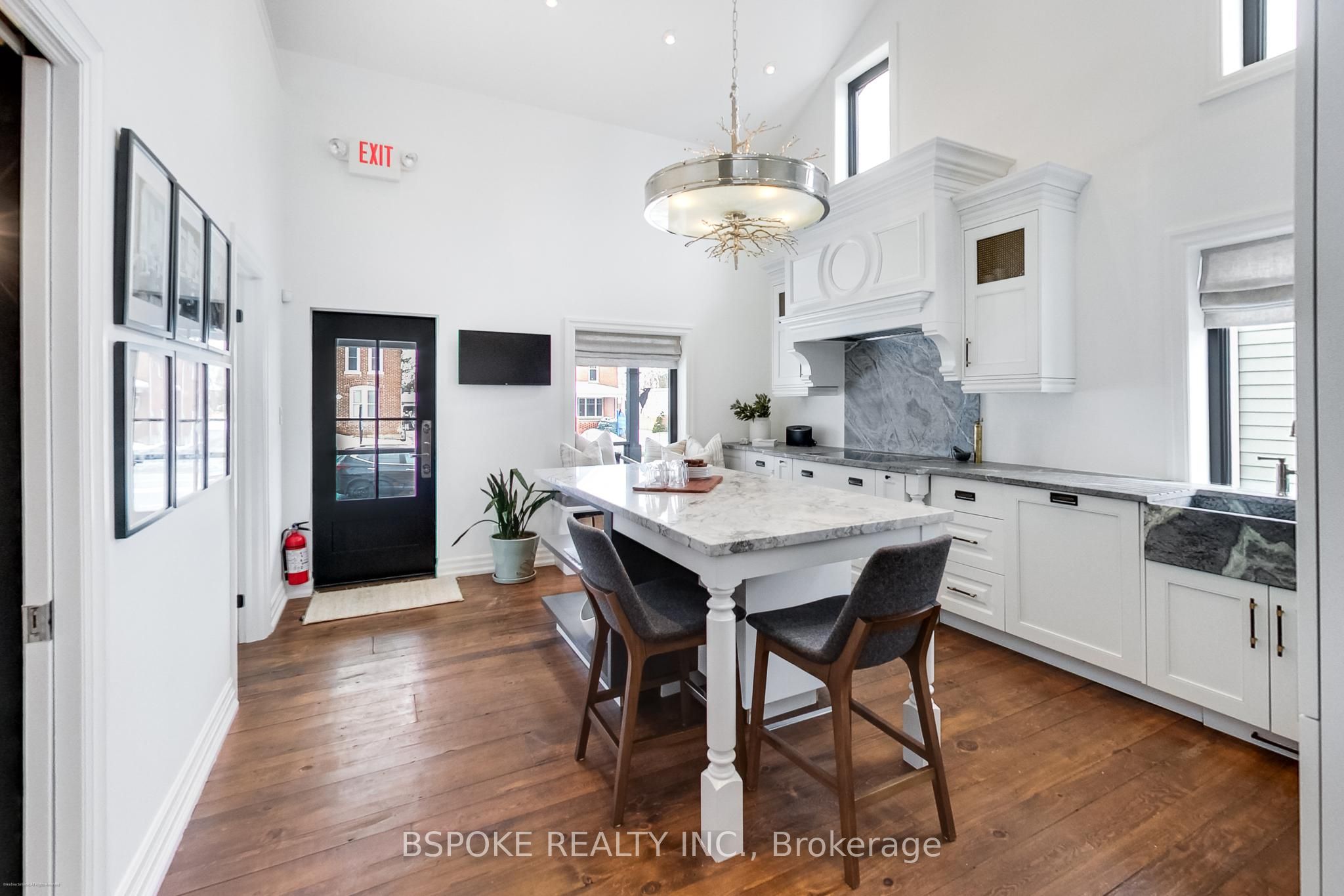 578 Kingston Road W Property Photo 16