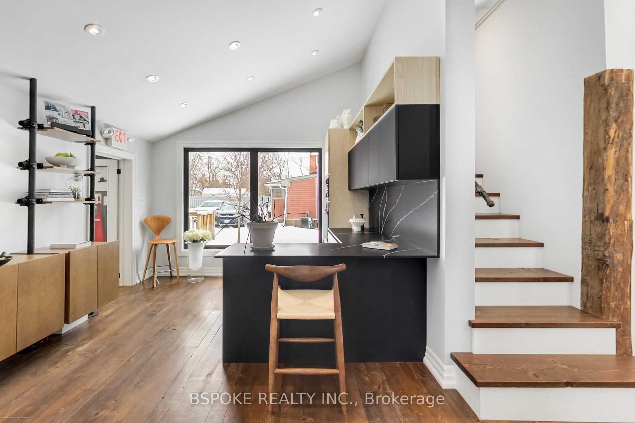 578 Kingston Road W Property Photo 22