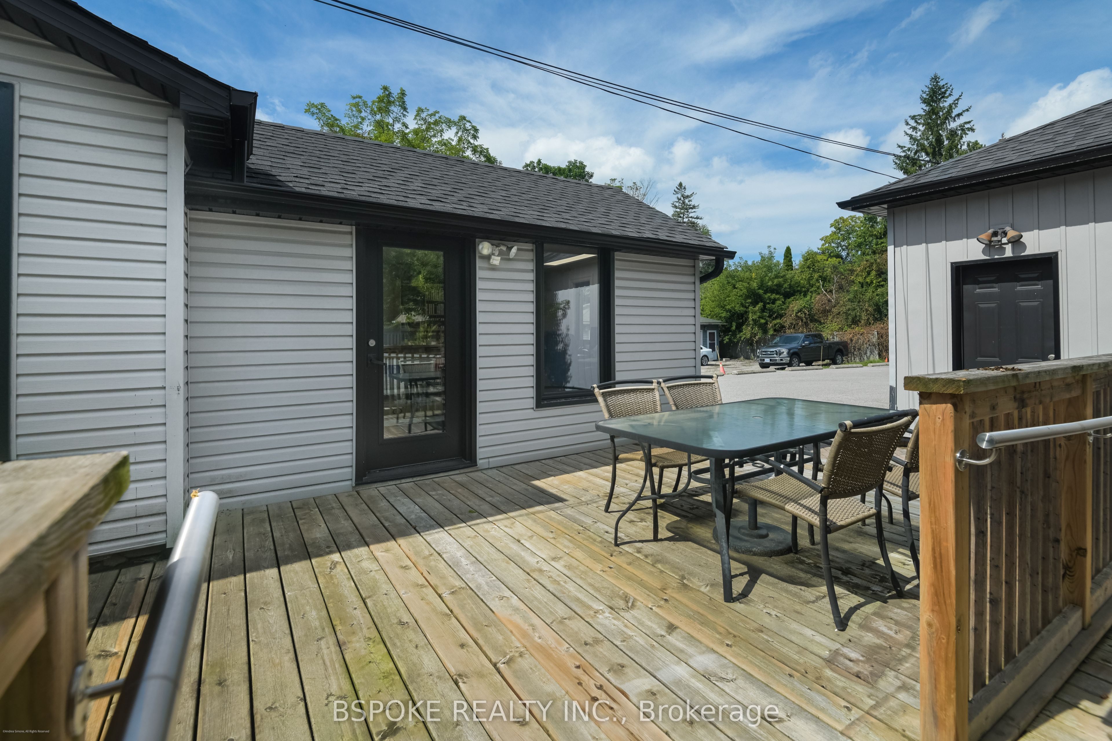 578 Kingston Road W Property Photo 37