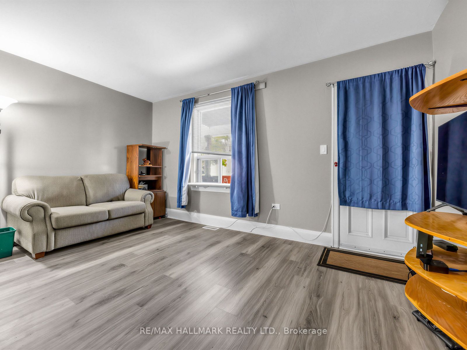 201 Linsmore Crescent Property Photo 3