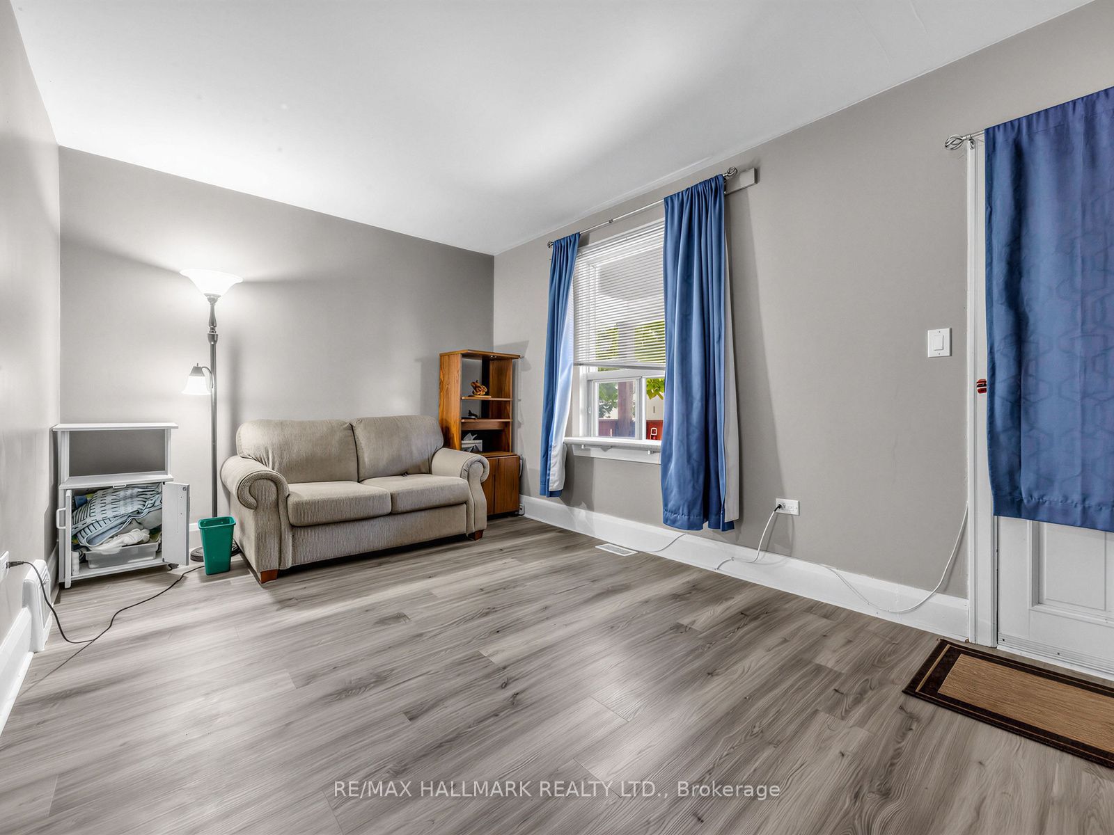 201 Linsmore Crescent Property Photo 4