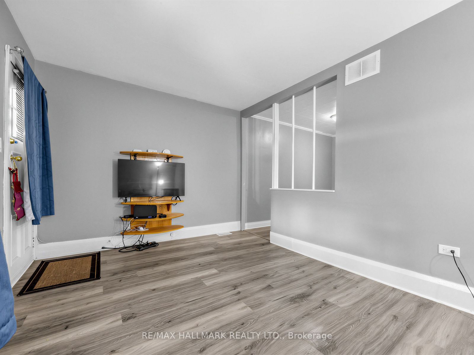 201 Linsmore Crescent Property Photo 6