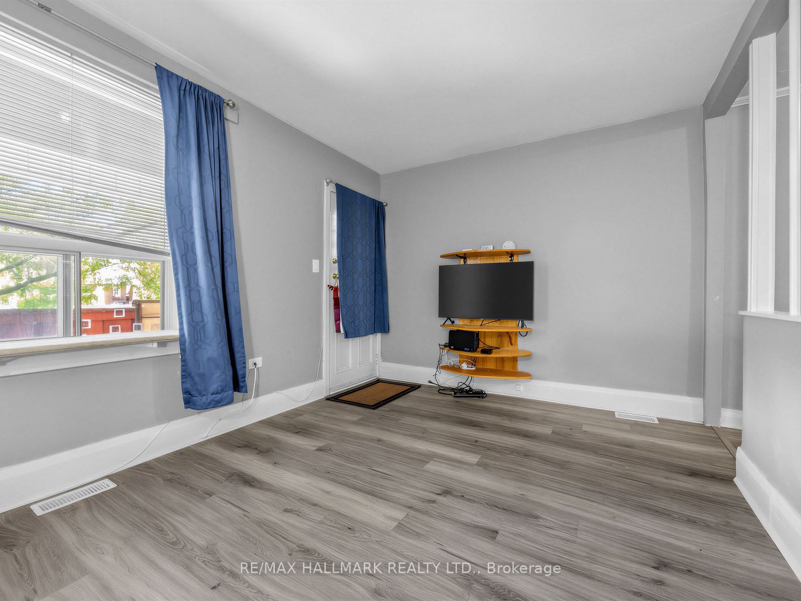 201 Linsmore Crescent Property Photo 7