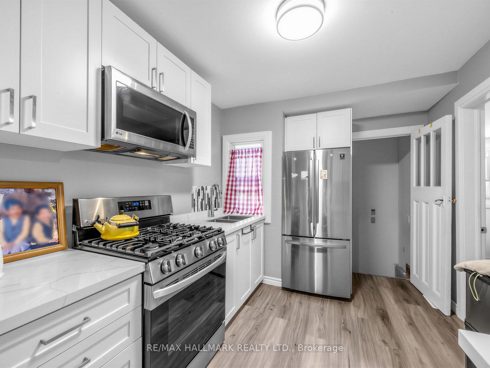 201 Linsmore Crescent Property Photo 12