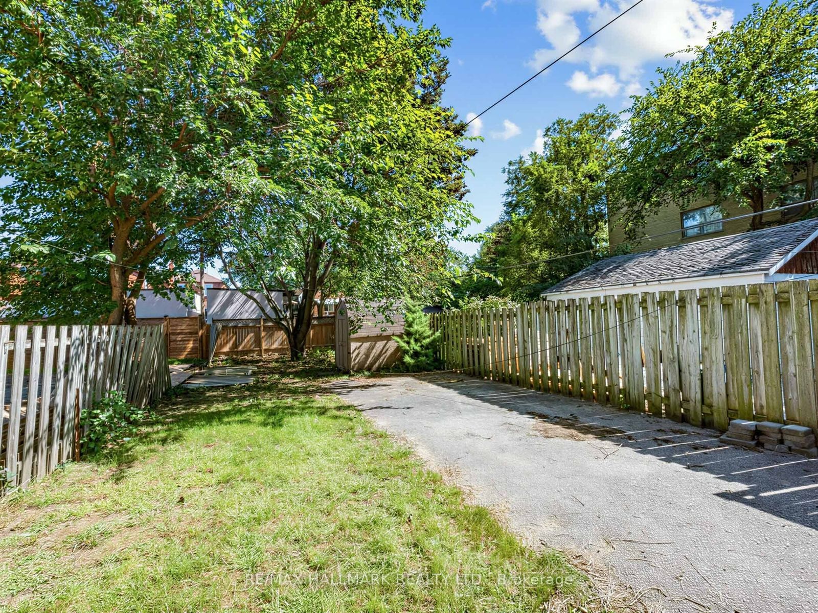 201 Linsmore Crescent Property Photo 23