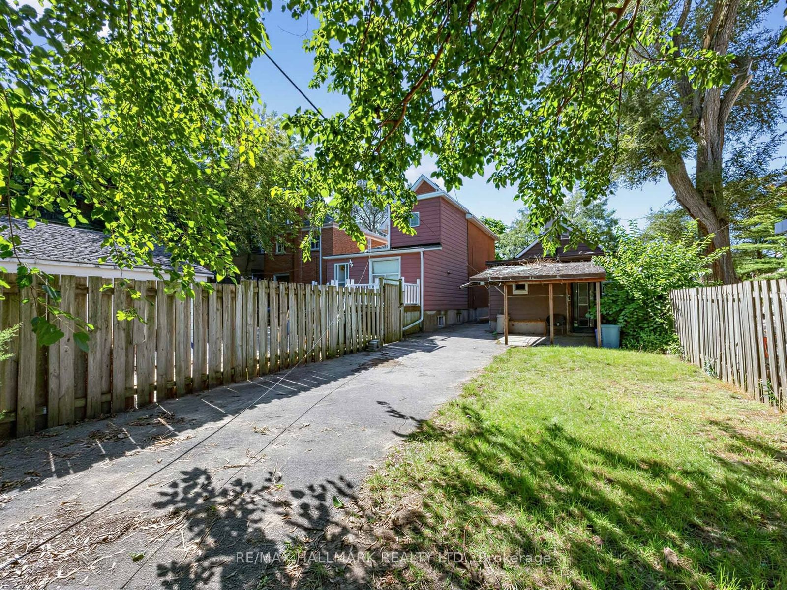 201 Linsmore Crescent Property Photo 24
