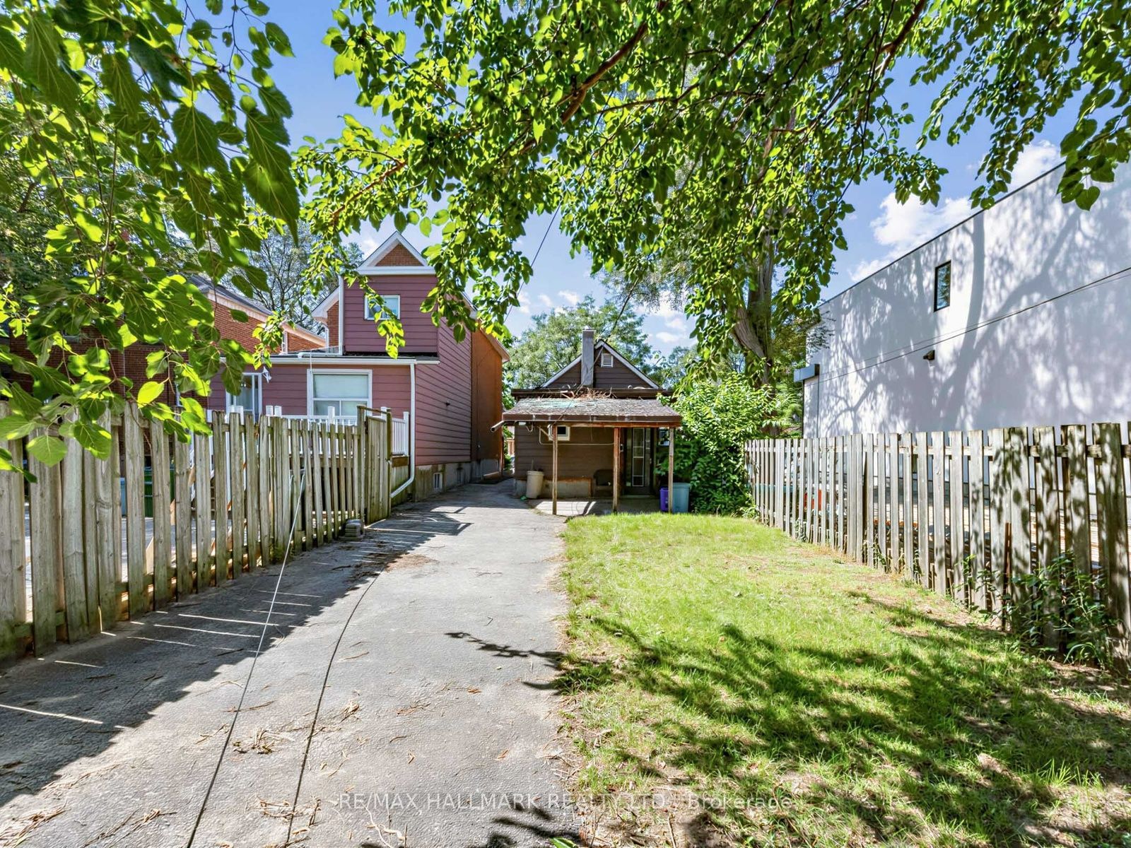 201 Linsmore Crescent Property Photo 25