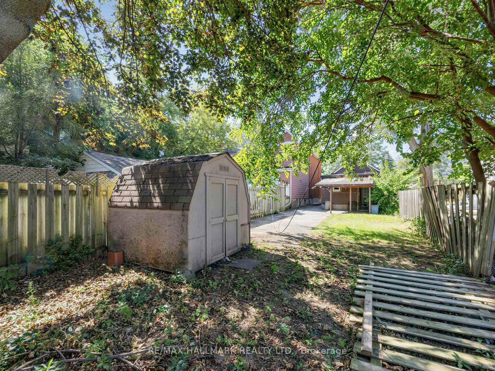 201 Linsmore Crescent Property Photo 26
