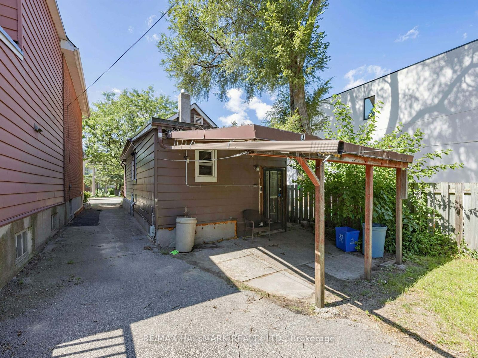 201 Linsmore Crescent Property Photo 27