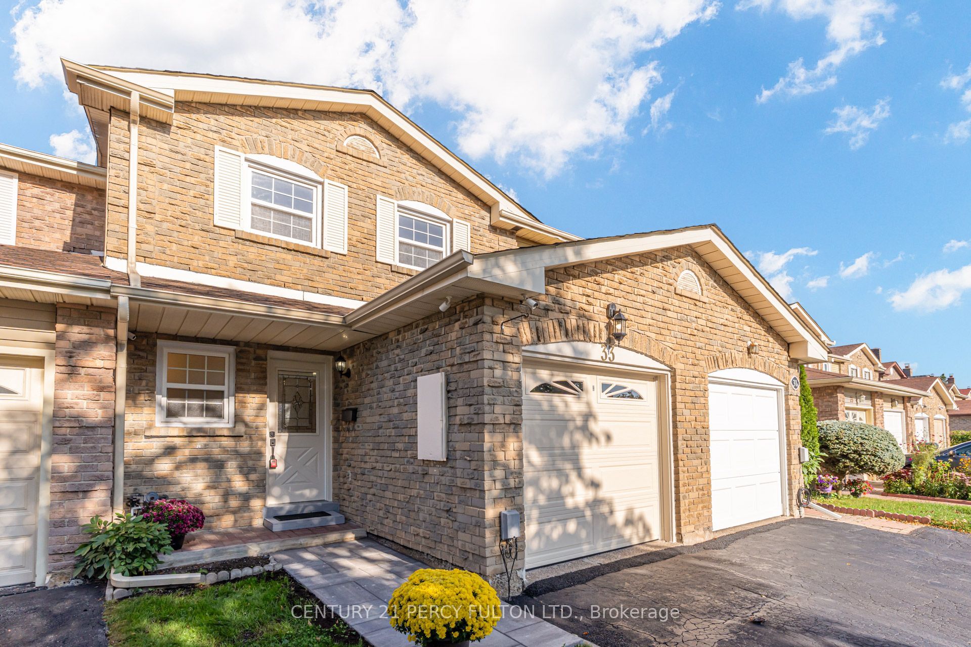 33 Lorna Rae Boulevard