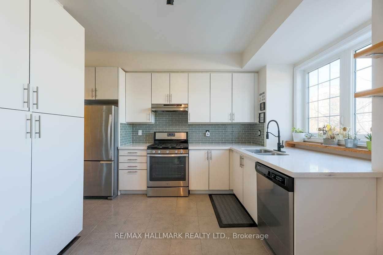 3757a St Clair Avenue E Property Photo 4