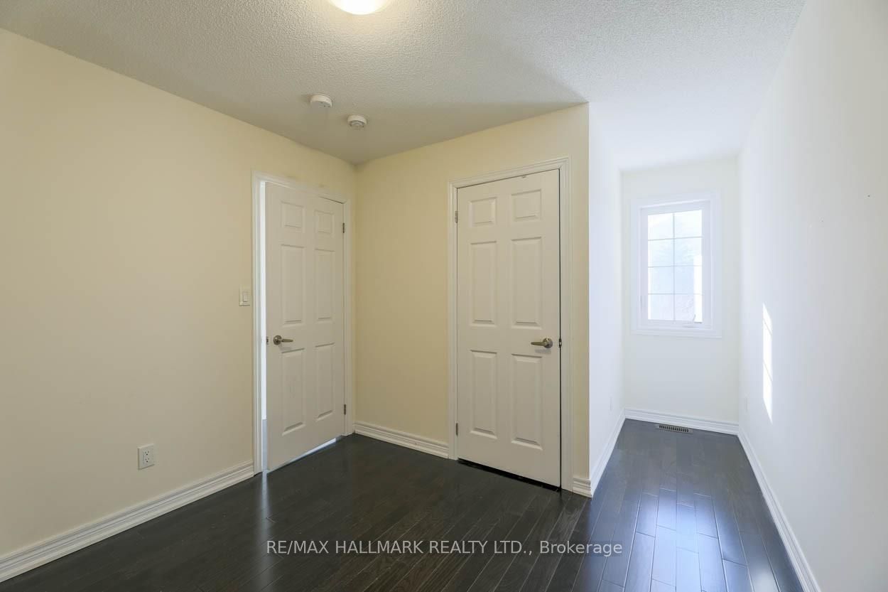 3757a St Clair Avenue E Property Photo 9