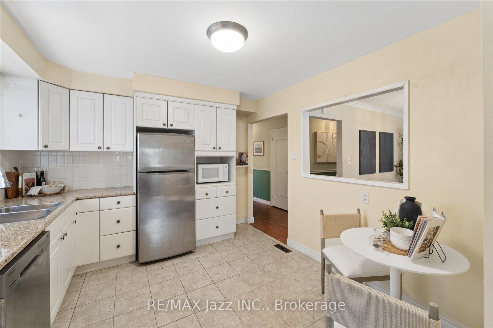 241 Viewmount Street Property Photo 14
