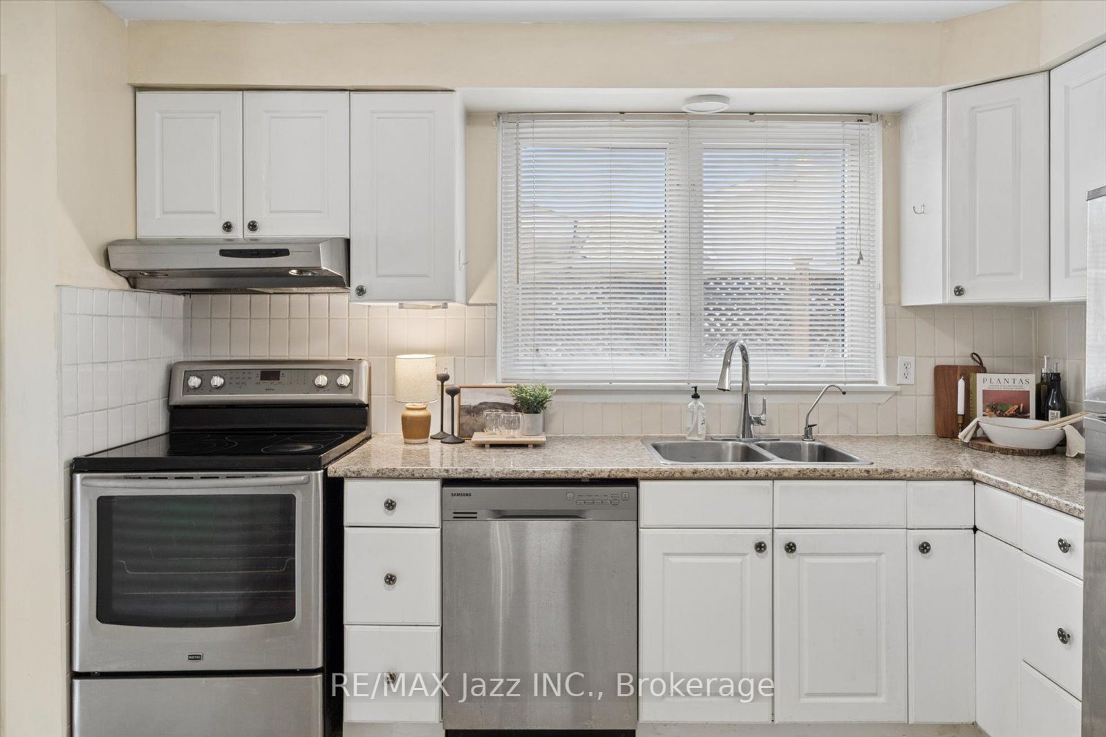 241 Viewmount Street Property Photo 17