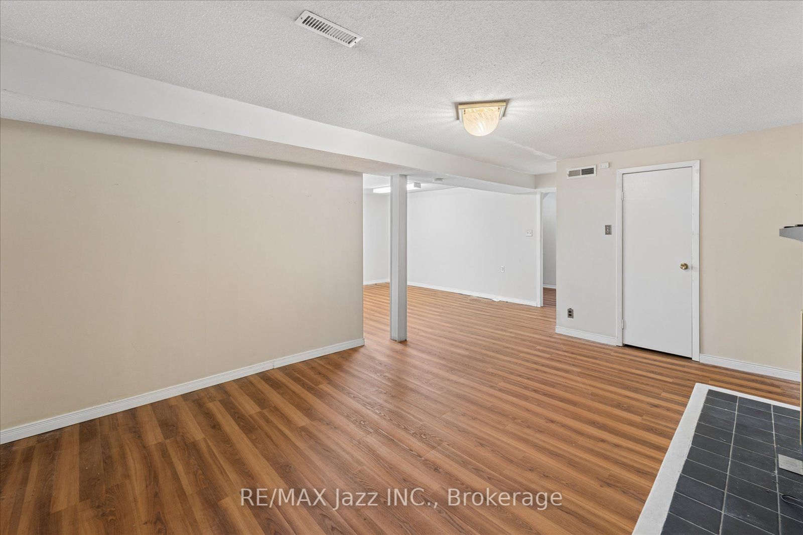 241 Viewmount Street Property Photo 32