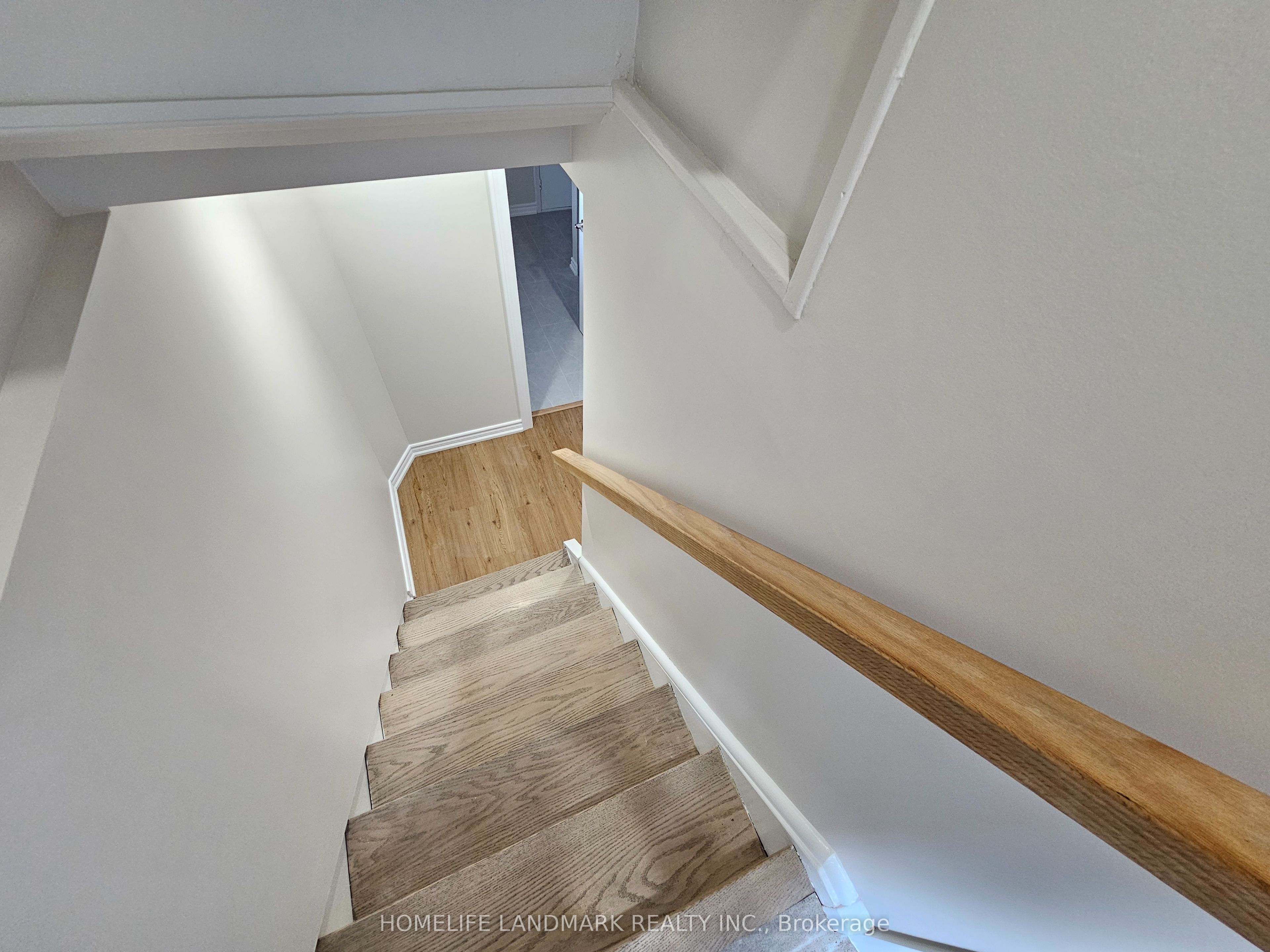 499 Tennyson Court Lower Property Photo 2