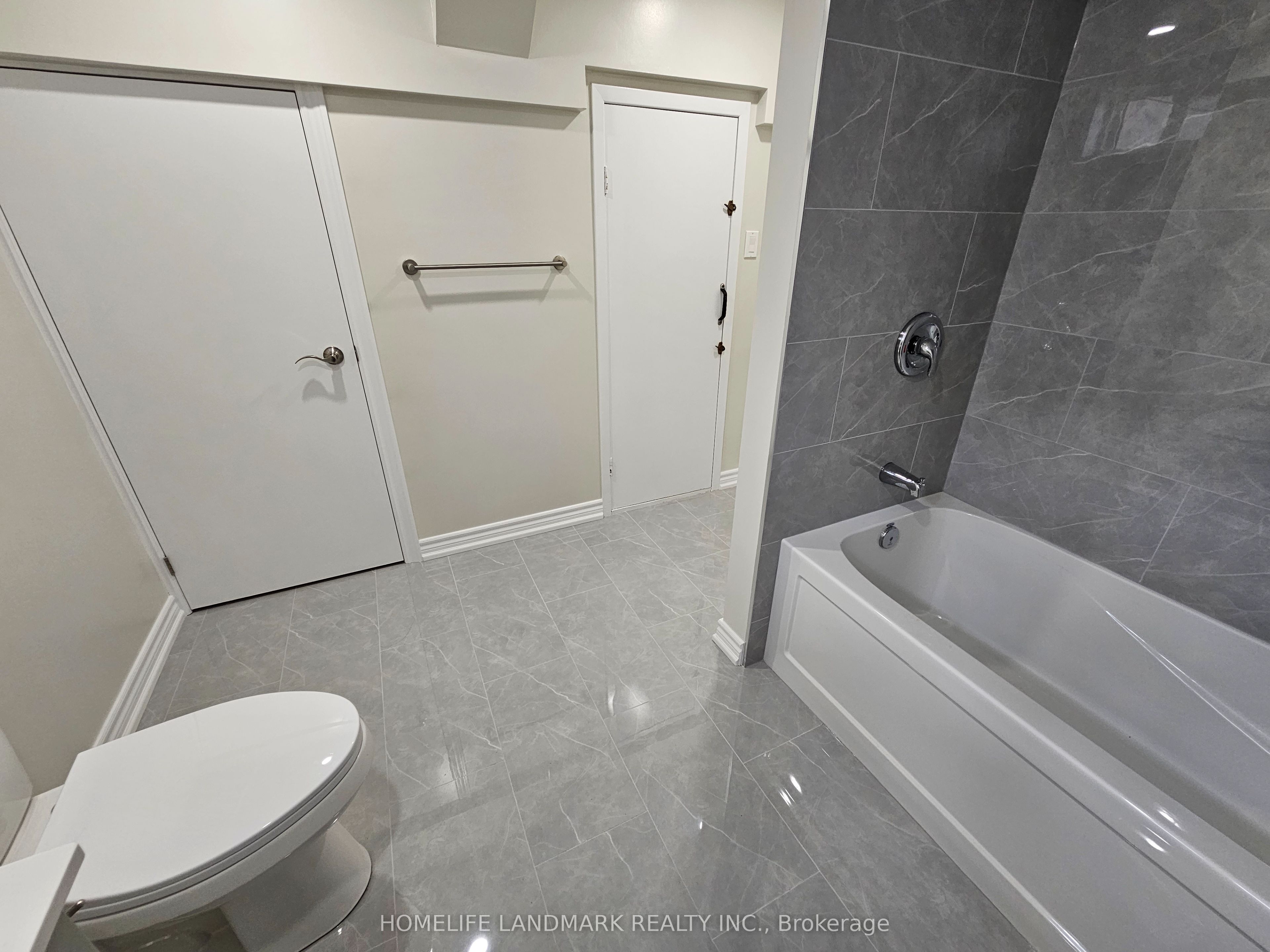 499 Tennyson Court Lower Property Photo 4