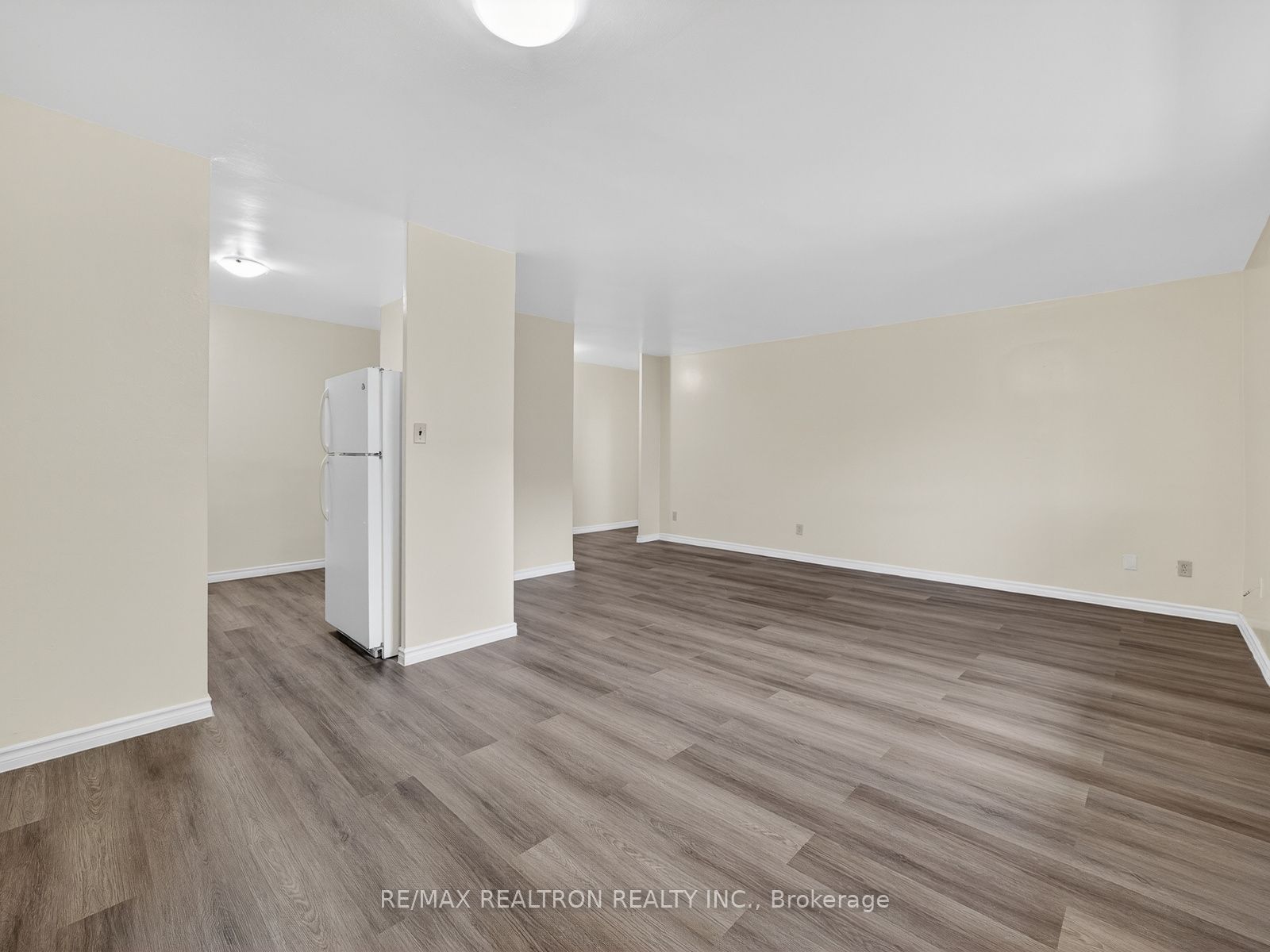 275 Wentworth Street W 303 Property Photo 1