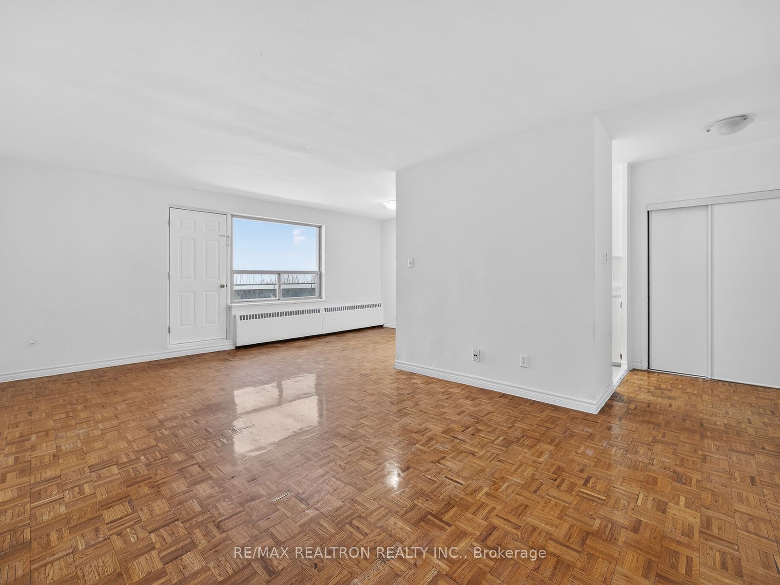 275 Wentworth Street W 205 Property Photo 1