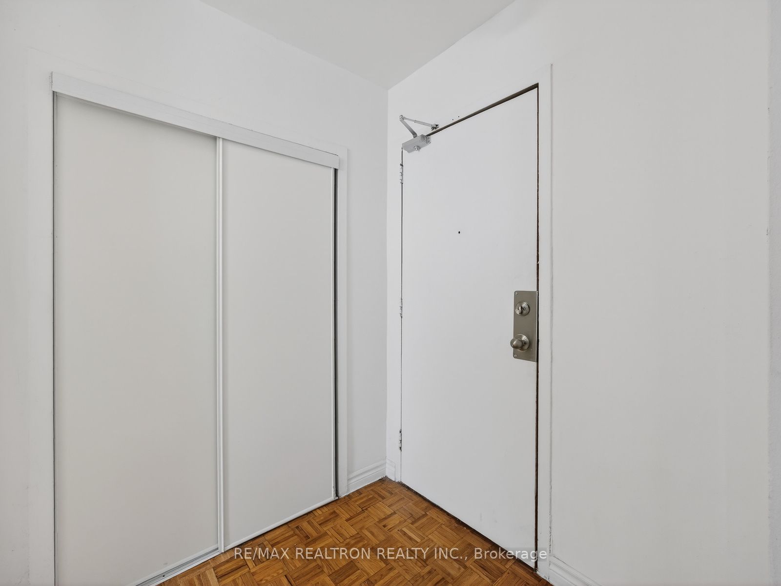 275 Wentworth Street W 205 Property Photo 2