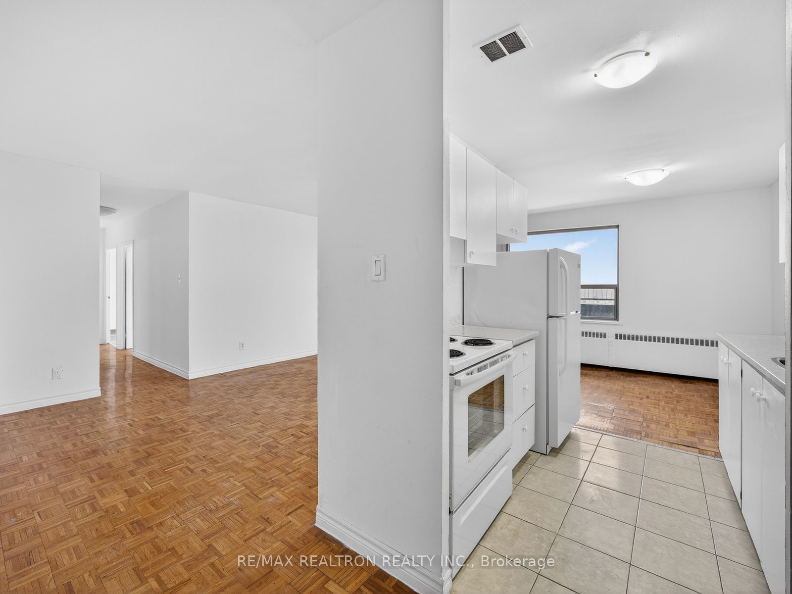 275 Wentworth Street W 205 Property Photo 3