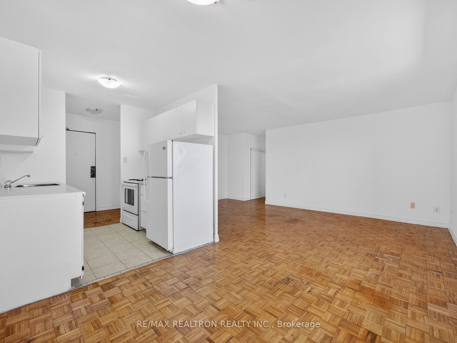 275 Wentworth Street W 205 Property Photo 6