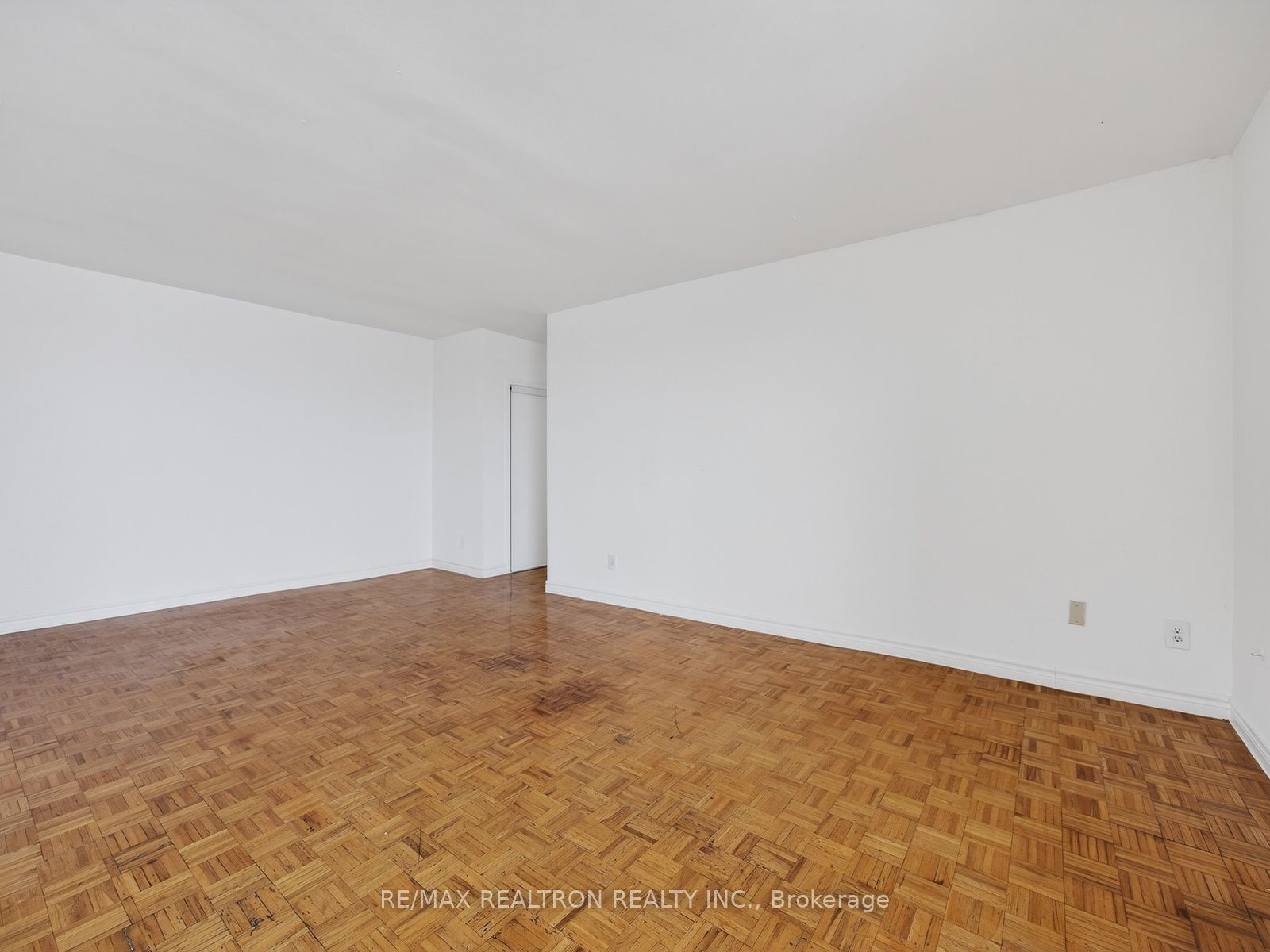275 Wentworth Street W 205 Property Photo 8